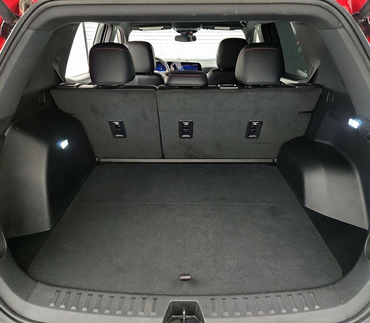 Trunk/Cargo (Seats Up)