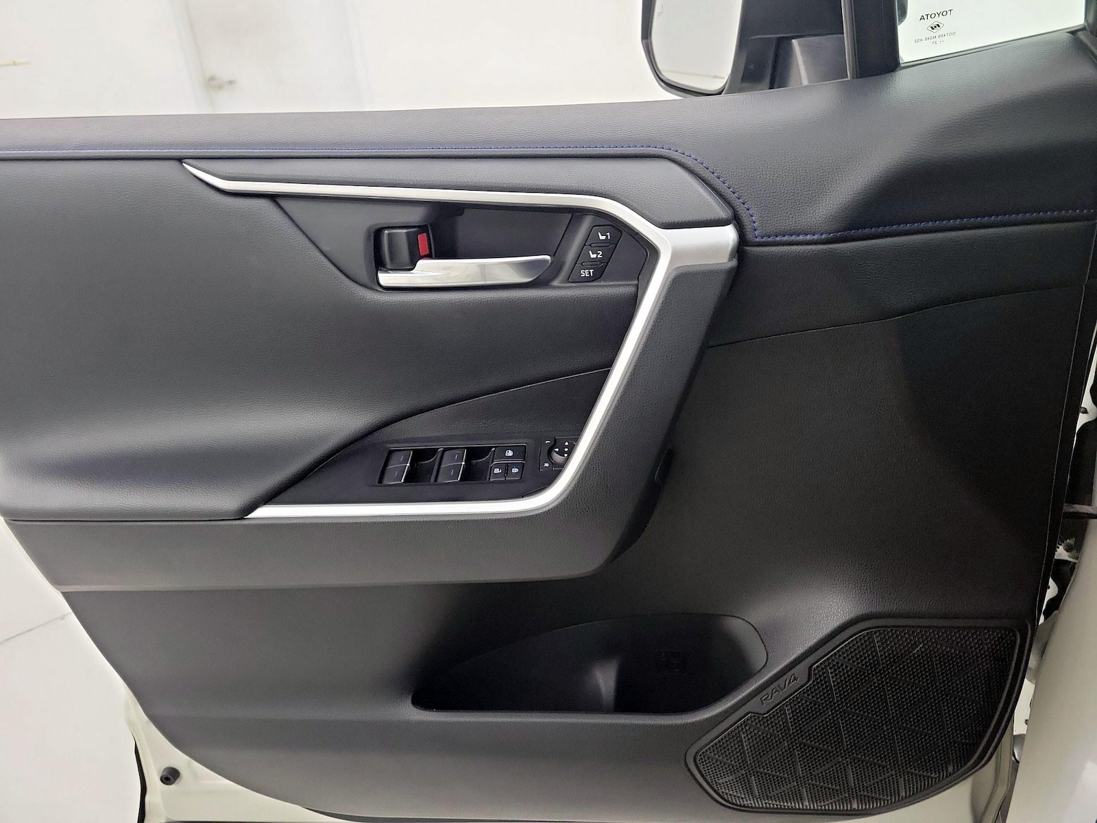 2022 Toyota RAV4 XSE - Photo 13