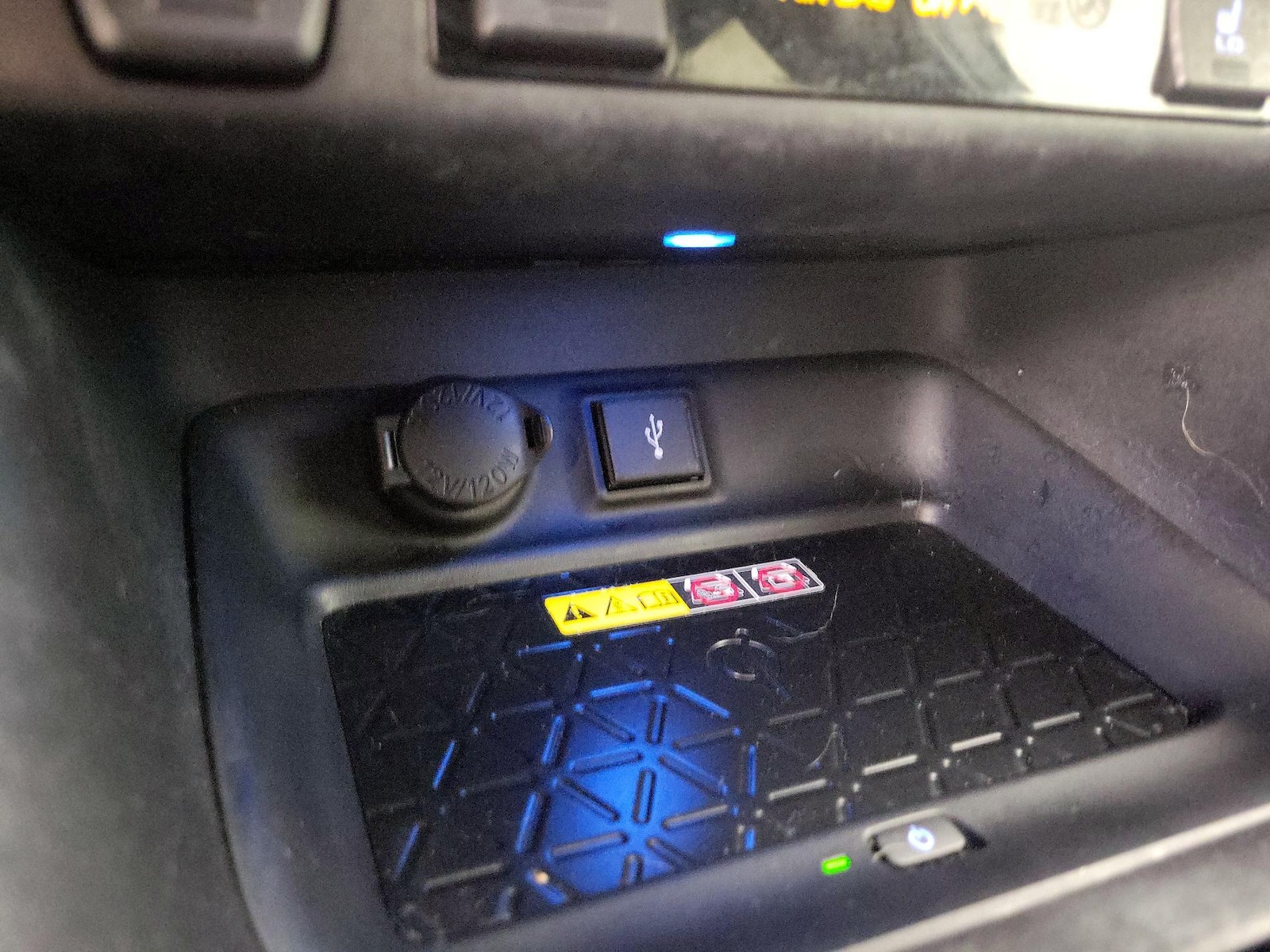 2022 Toyota RAV4 XSE - Photo 19