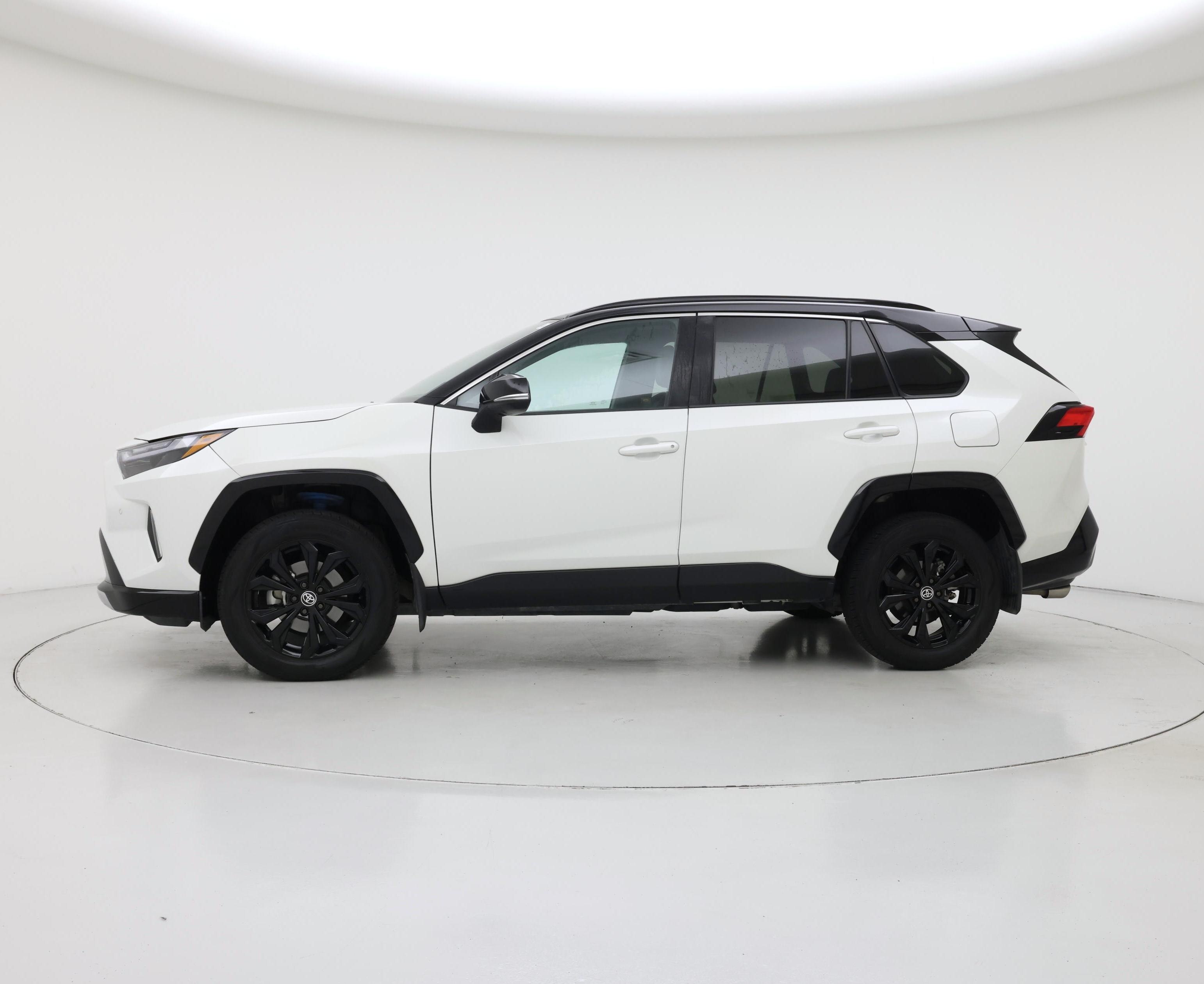 Thumbnail: 2022 Toyota RAV4 - 3