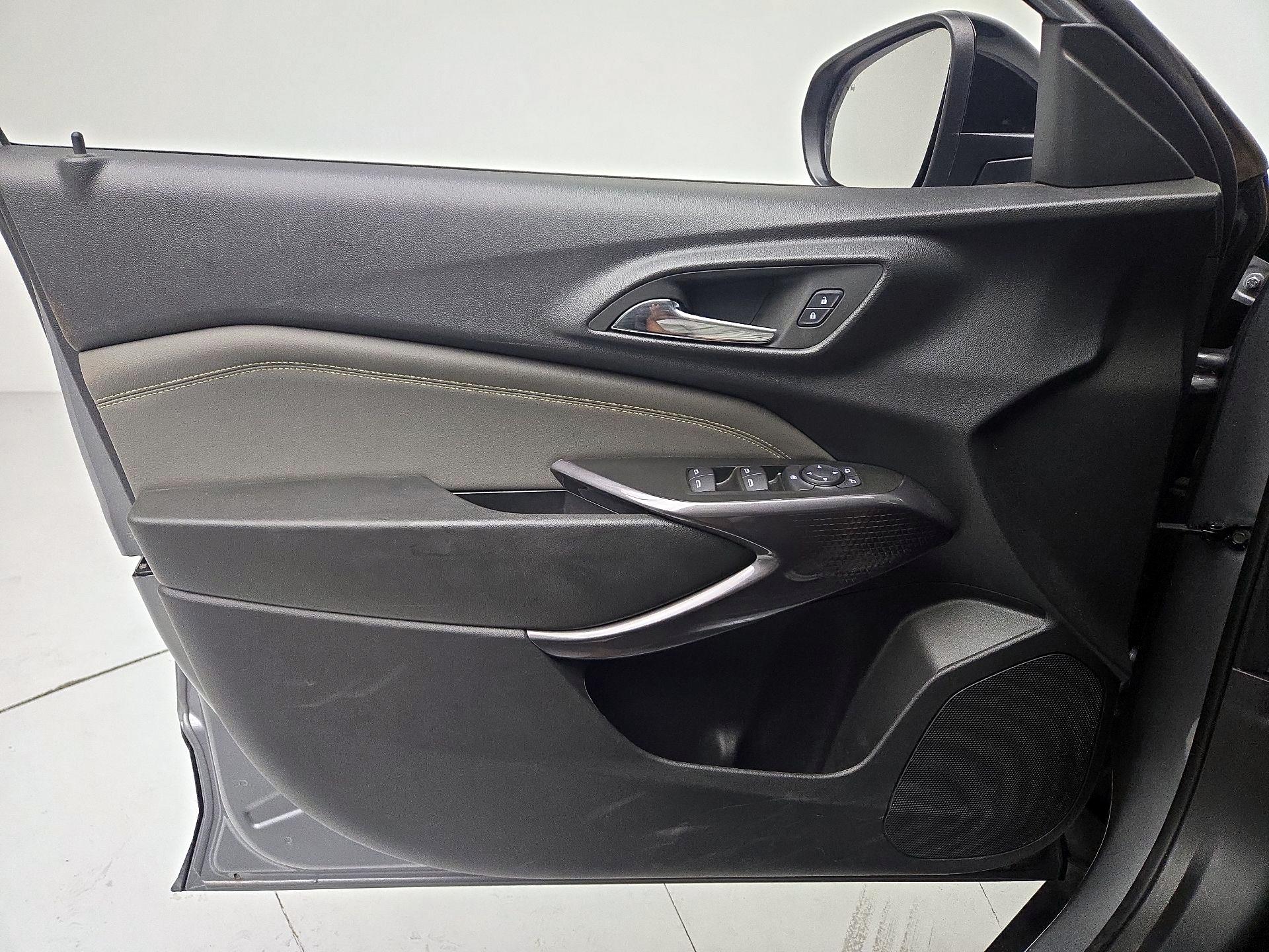 Thumbnail: 2025 Chevrolet Trax - 12