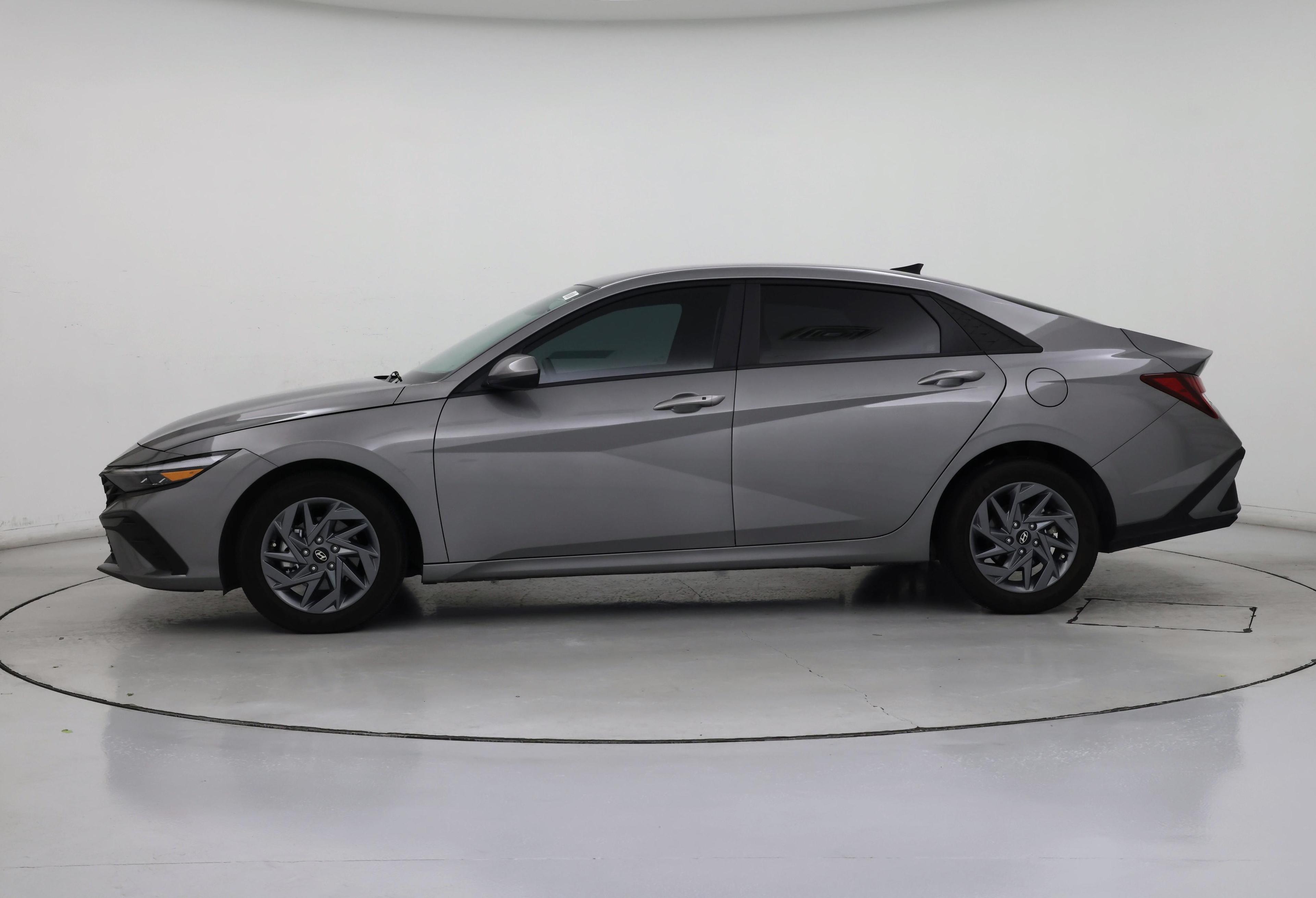 Thumbnail: 2024 Hyundai Elantra - 3