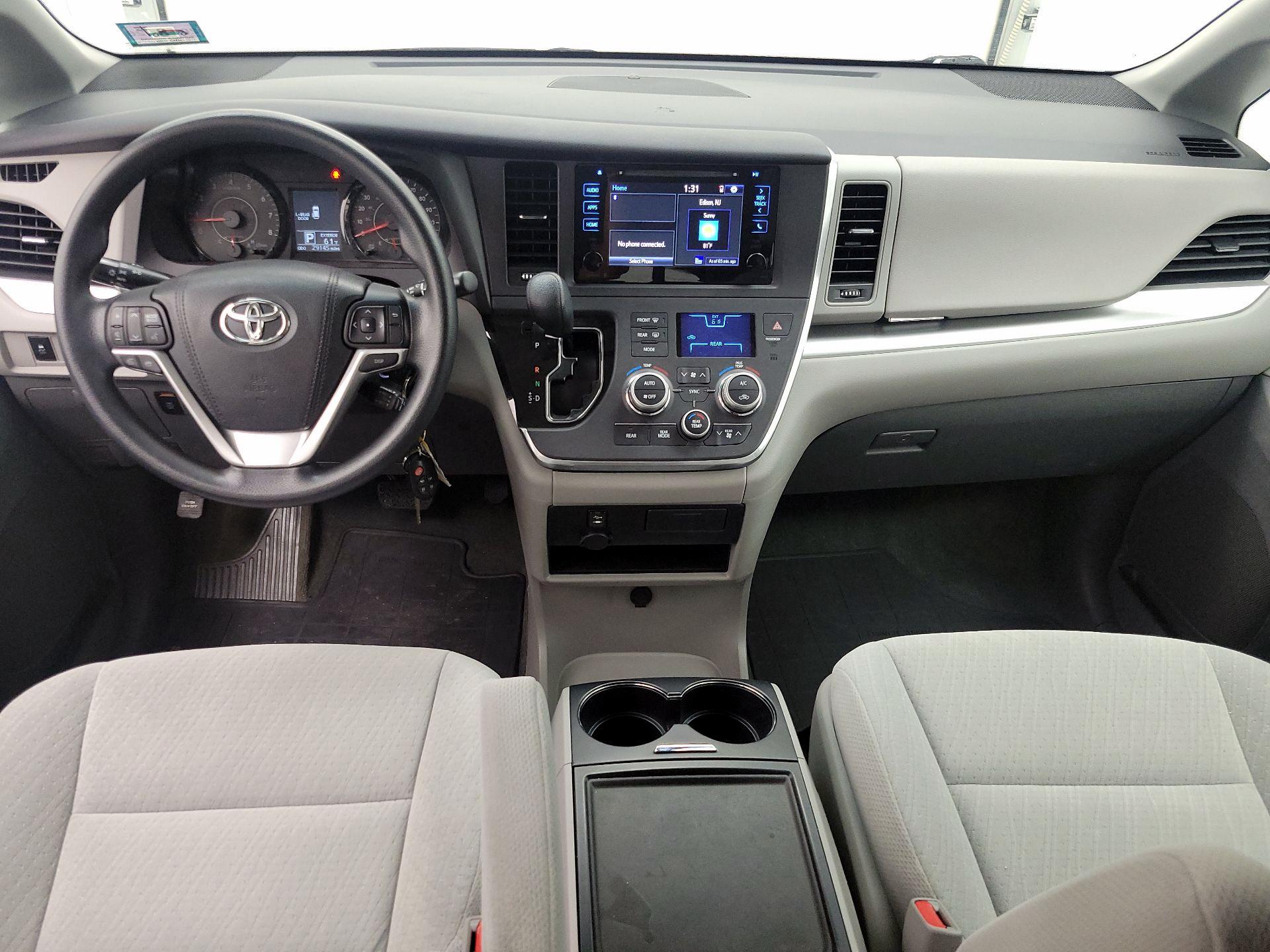 Thumbnail: 2015 Toyota Sienna - 9