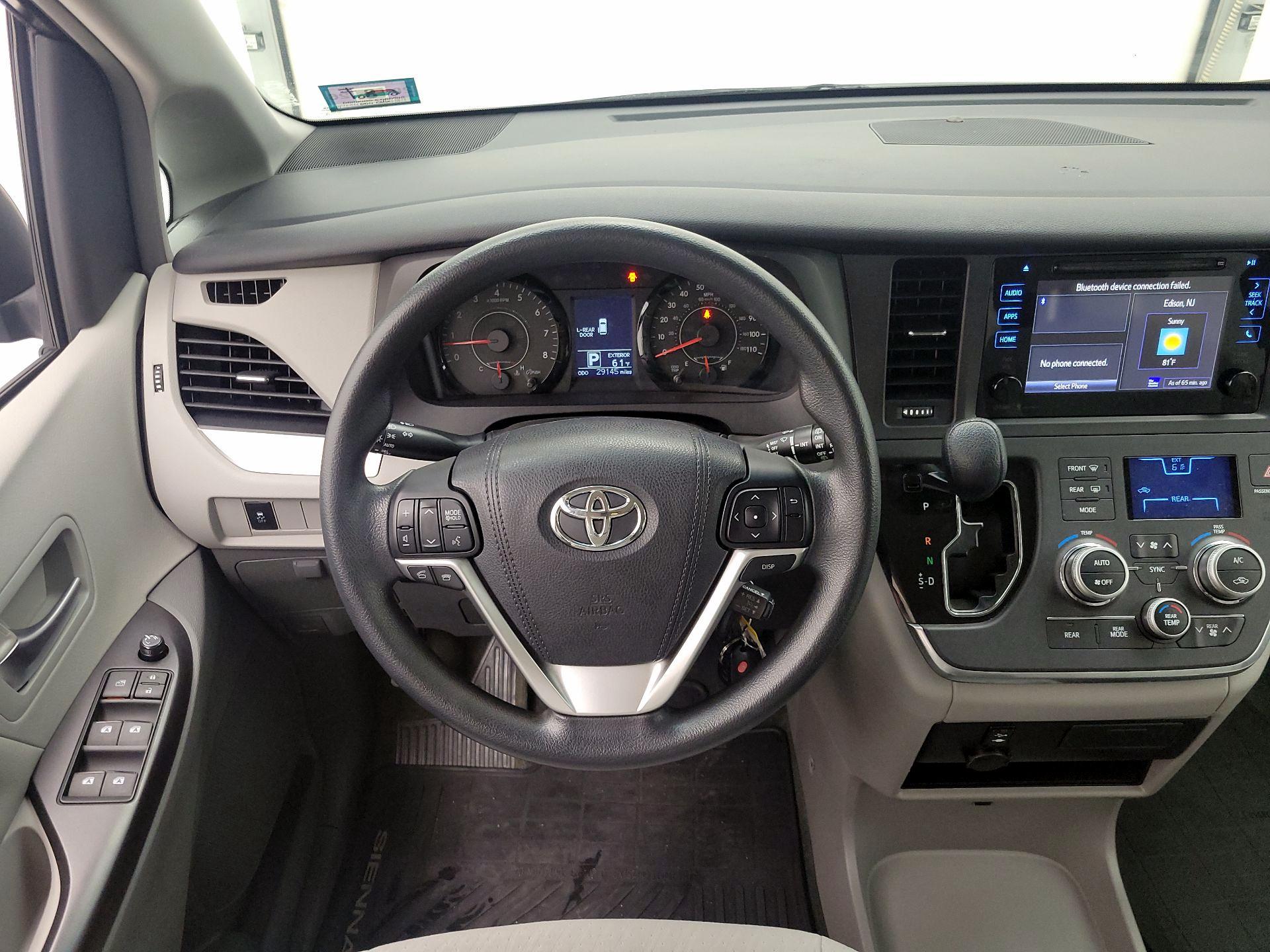 Thumbnail: 2015 Toyota Sienna - 10