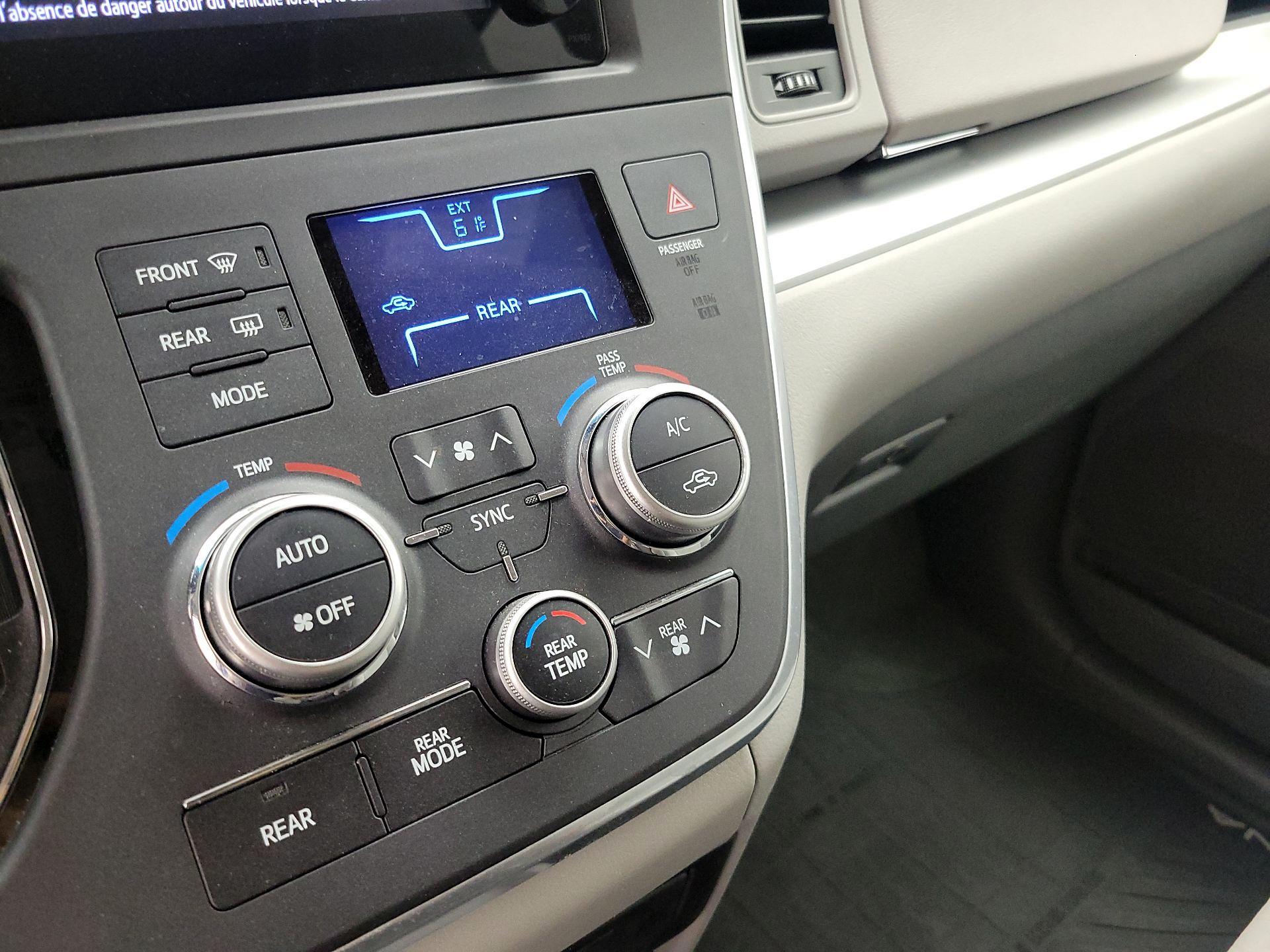 Thumbnail: 2015 Toyota Sienna - 17