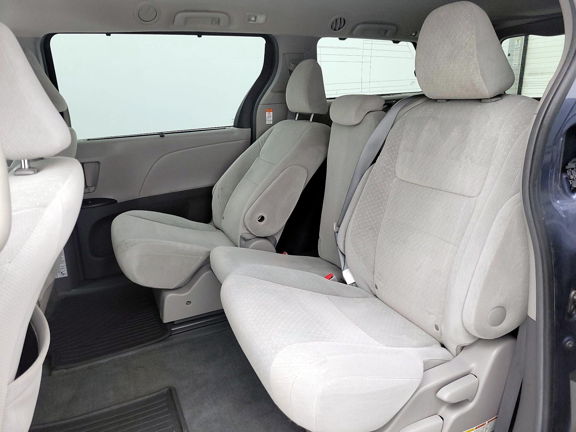 Thumbnail: 2015 Toyota Sienna - 19