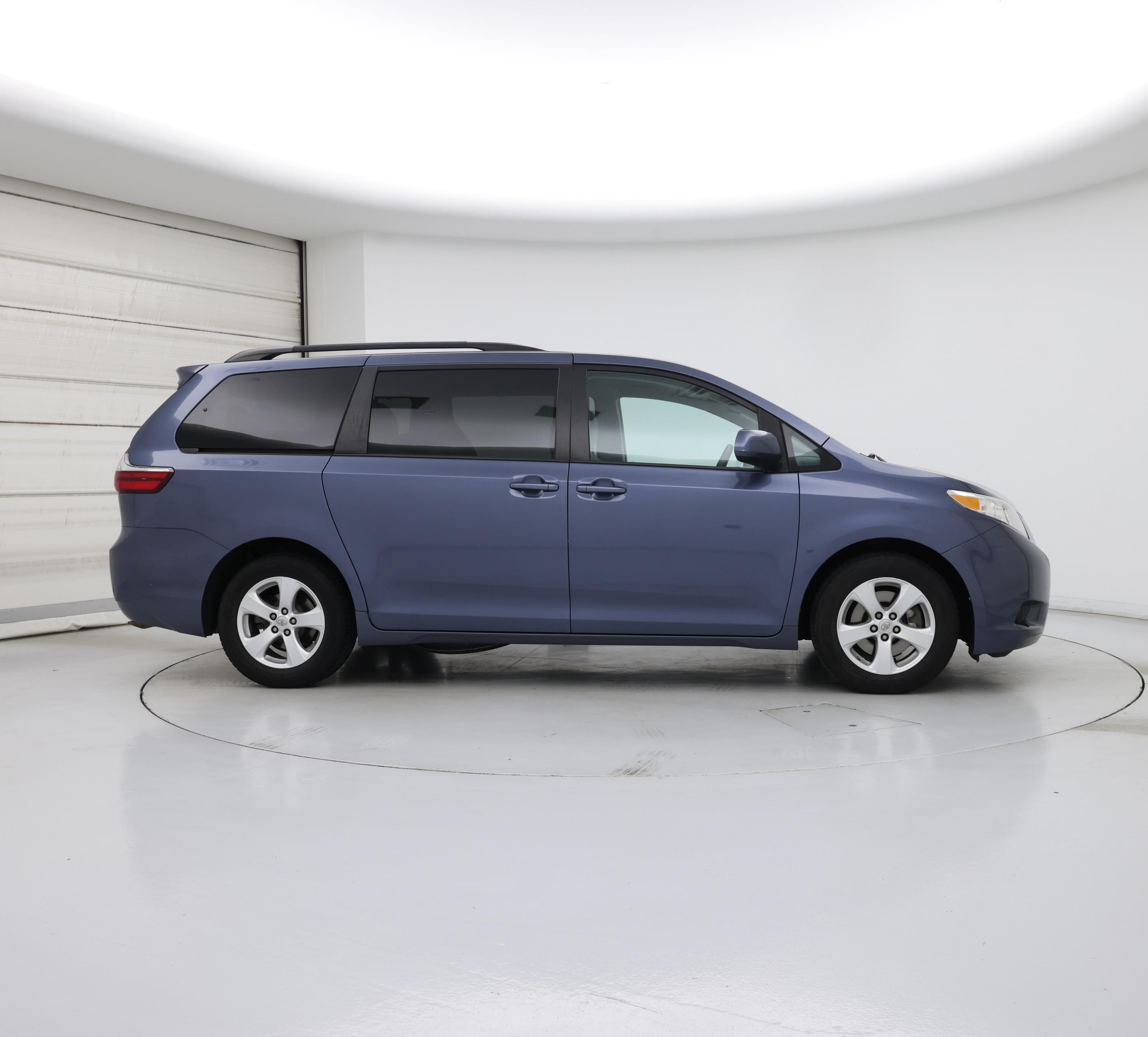 Thumbnail: 2015 Toyota Sienna - 7