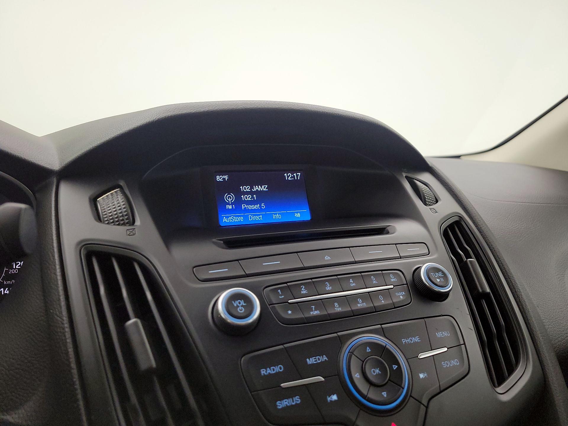 Thumbnail: 2015 Ford Focus - 15