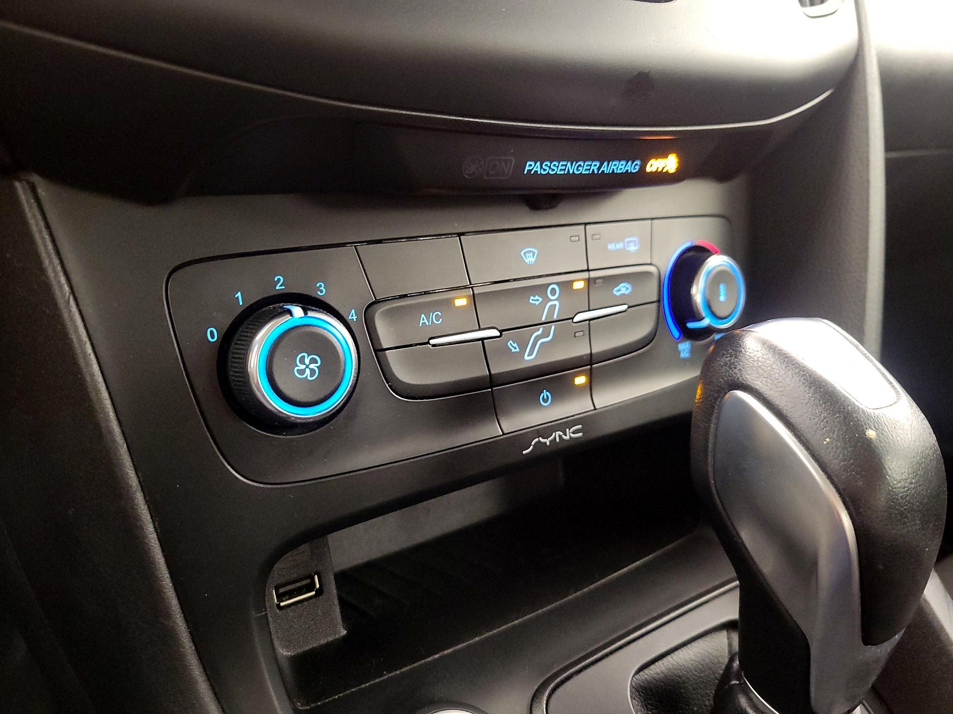 Thumbnail: 2015 Ford Focus - 16