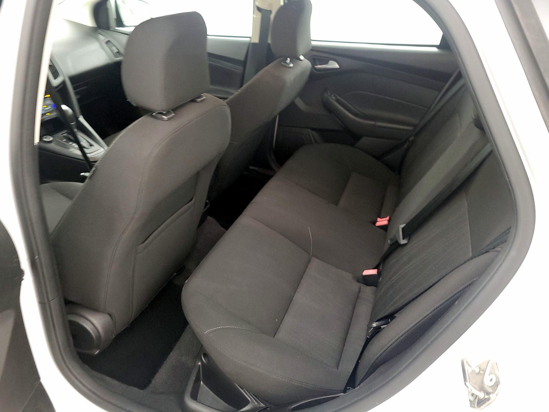 Thumbnail: 2015 Ford Focus - 19