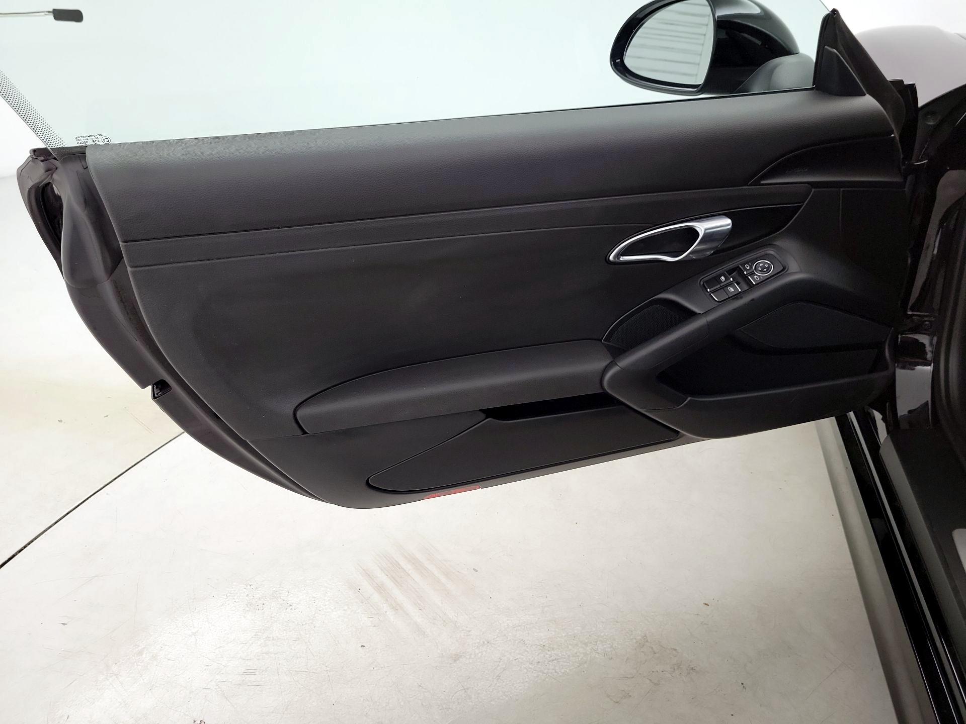 Thumbnail: 2016 Porsche Cayman - 12