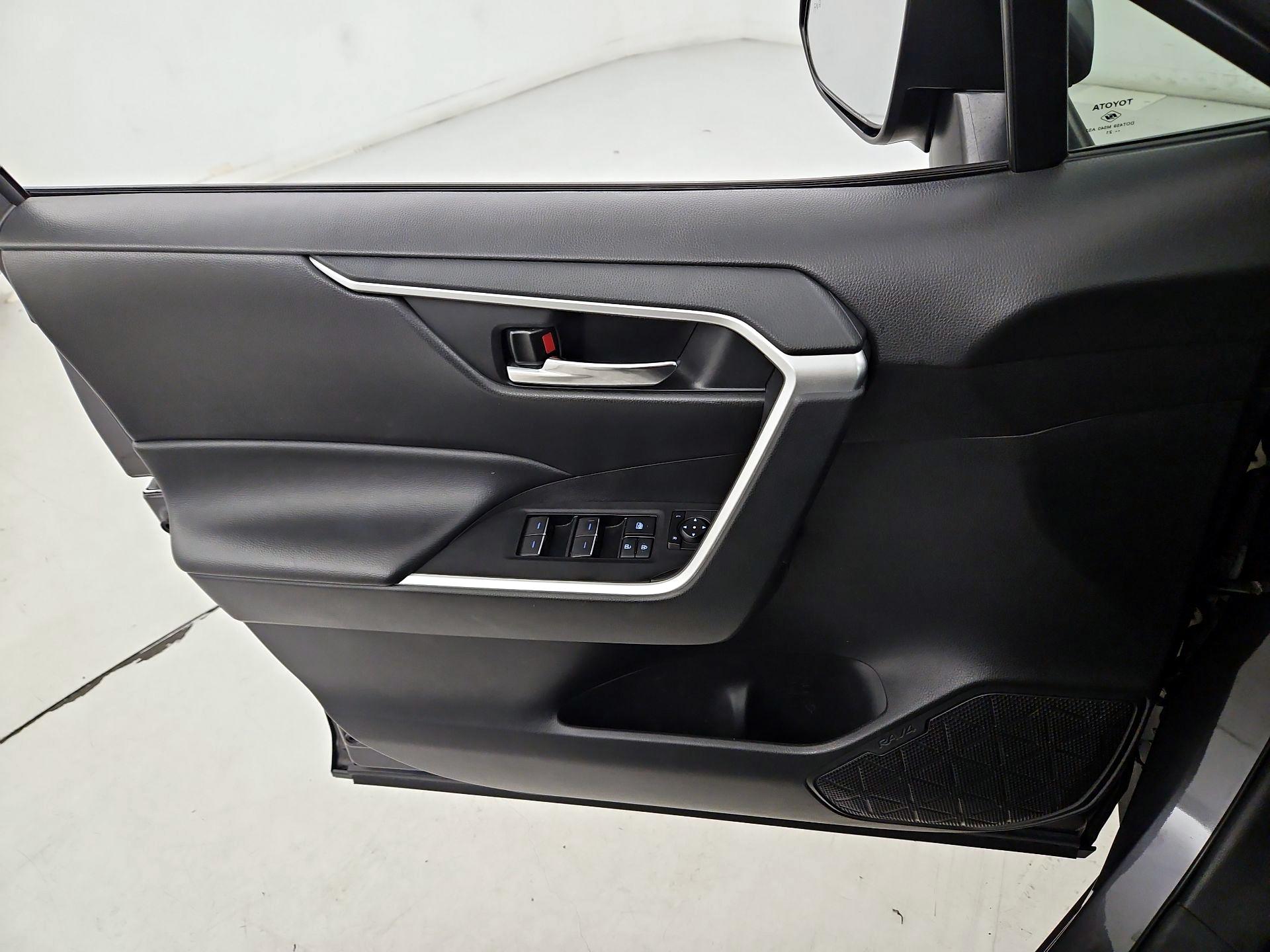 Thumbnail: 2022 Toyota RAV4 - 12