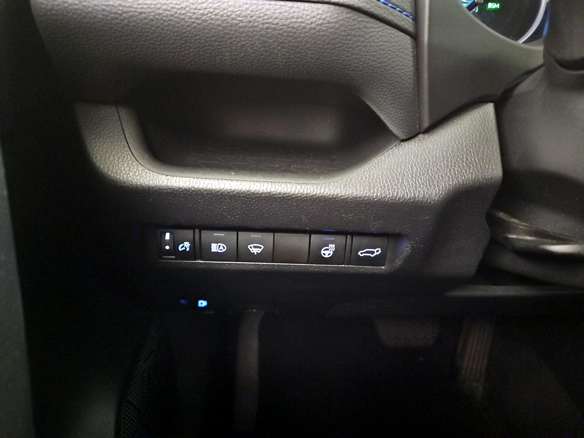 Thumbnail: 2022 Toyota RAV4 - 13