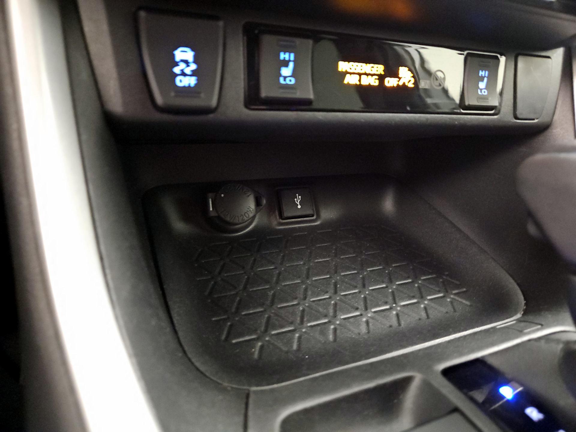 Thumbnail: 2022 Toyota RAV4 - 18