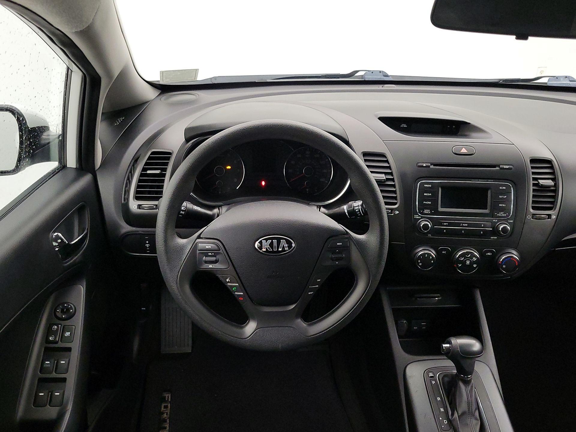 Thumbnail: 2016 Kia Forte - 10
