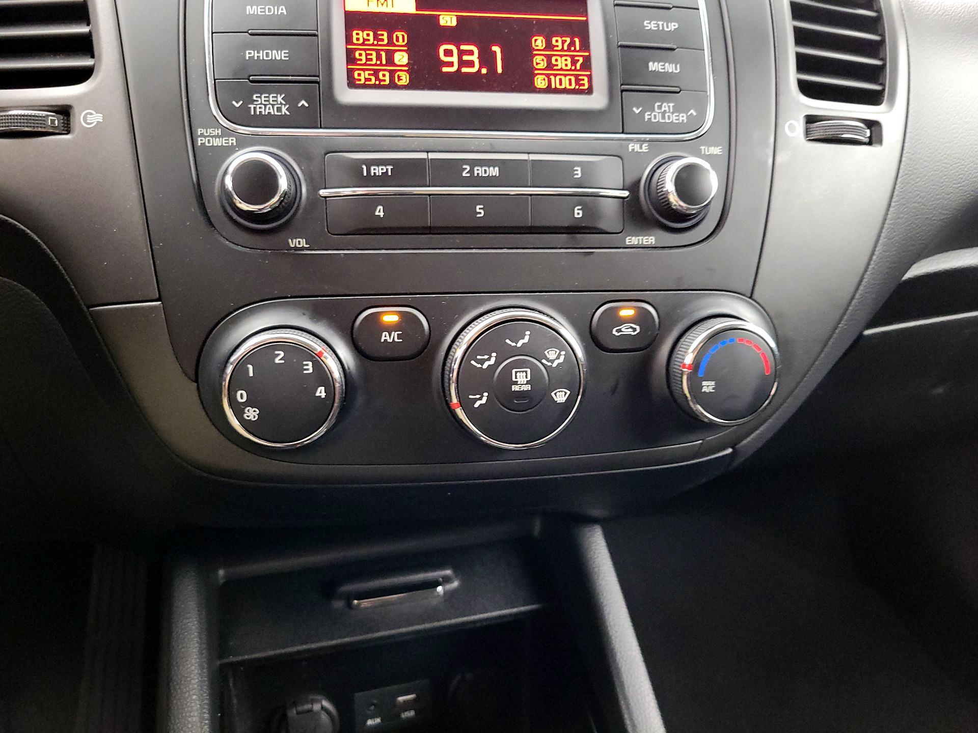 Thumbnail: 2016 Kia Forte - 14