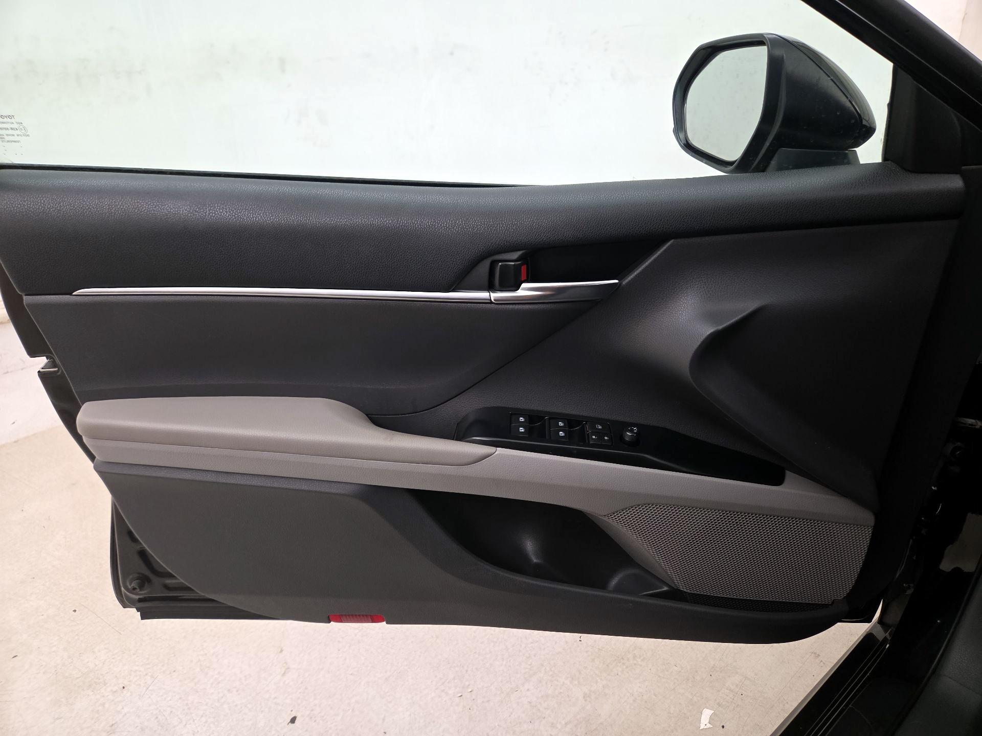 Thumbnail: 2020 Toyota Camry - 12
