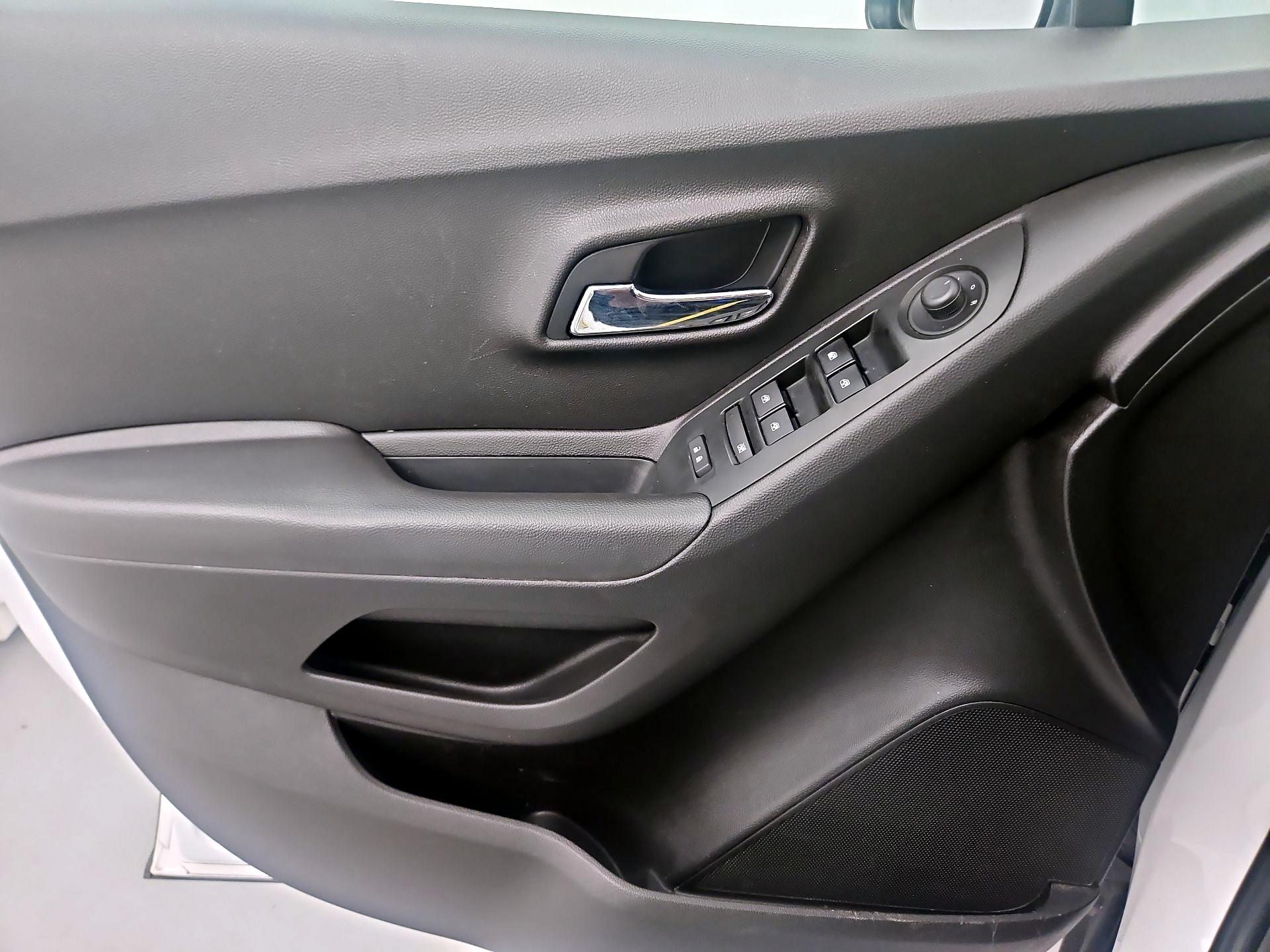 Thumbnail: 2018 Chevrolet Trax - 12