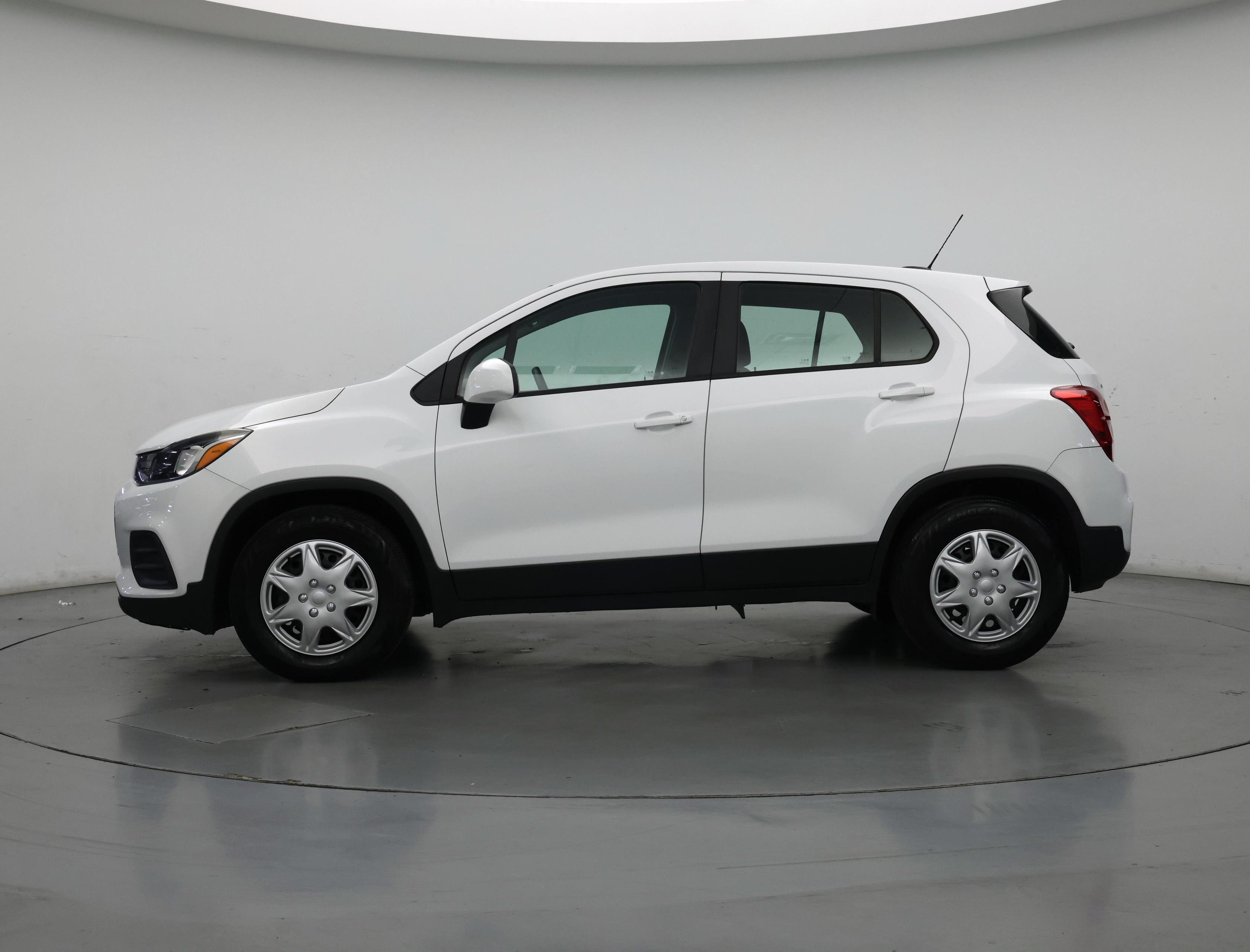 Thumbnail: 2018 Chevrolet Trax - 3