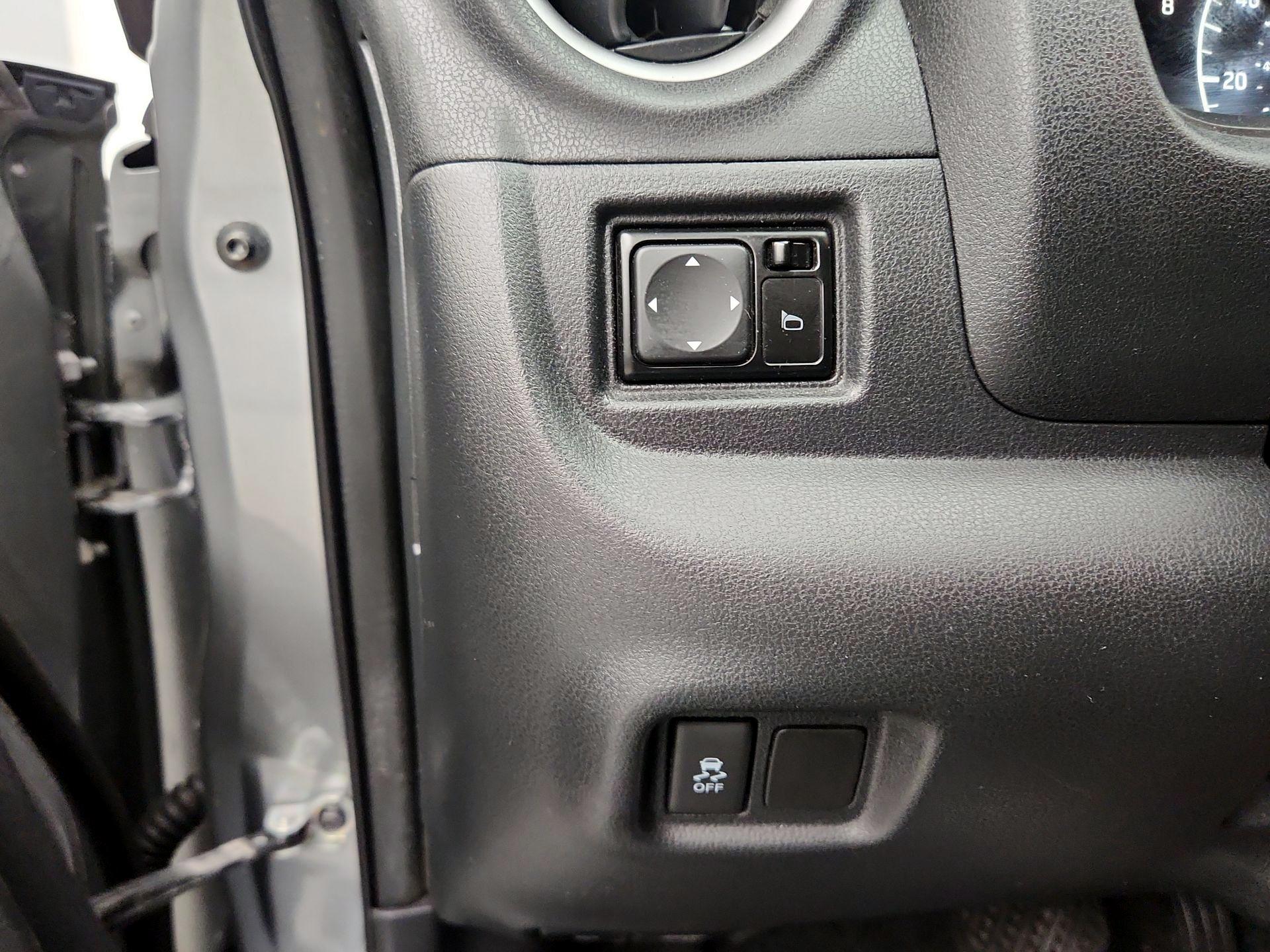 Thumbnail: 2015 Nissan Versa Note - 13