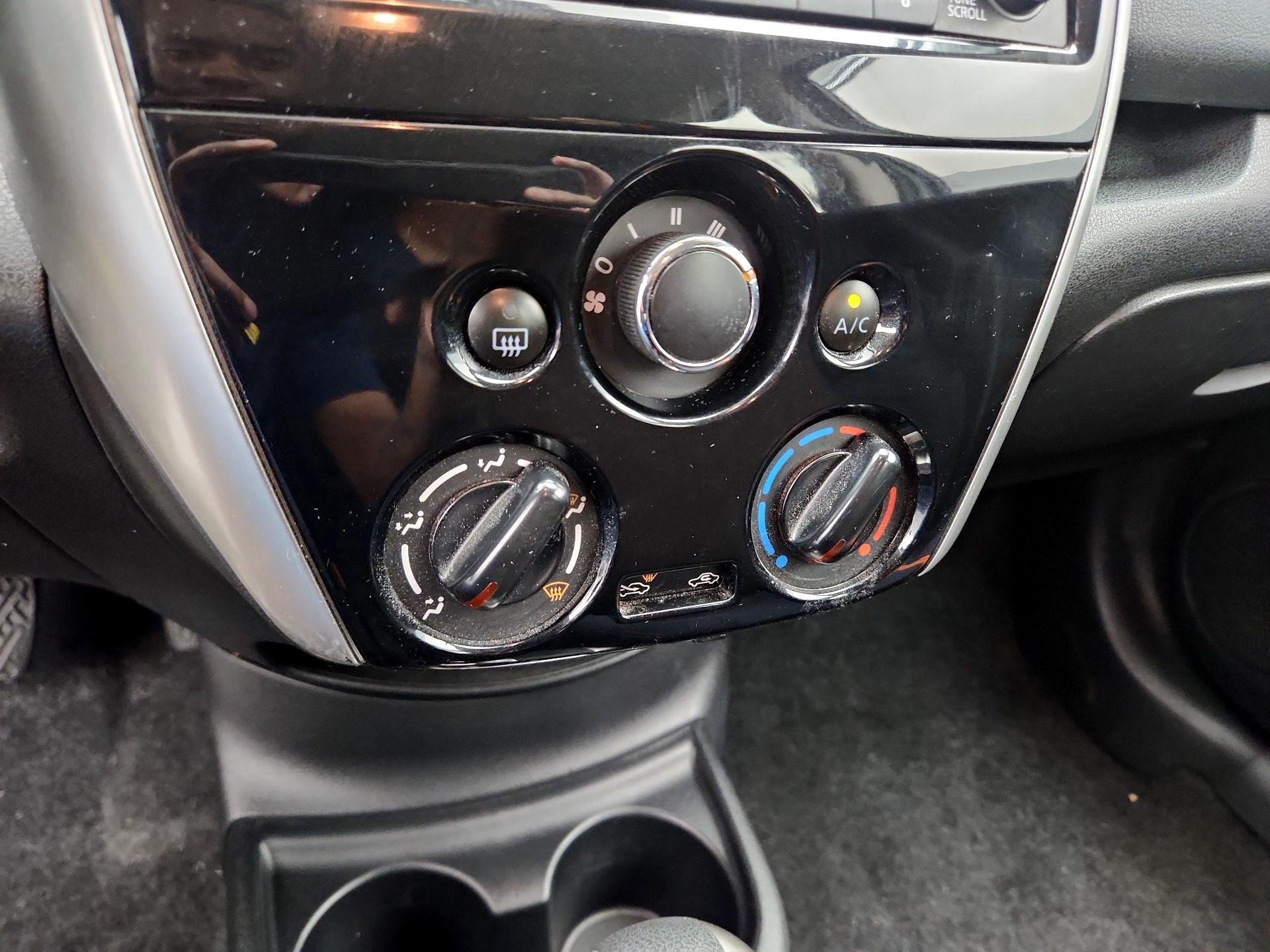 Thumbnail: 2015 Nissan Versa Note - 16