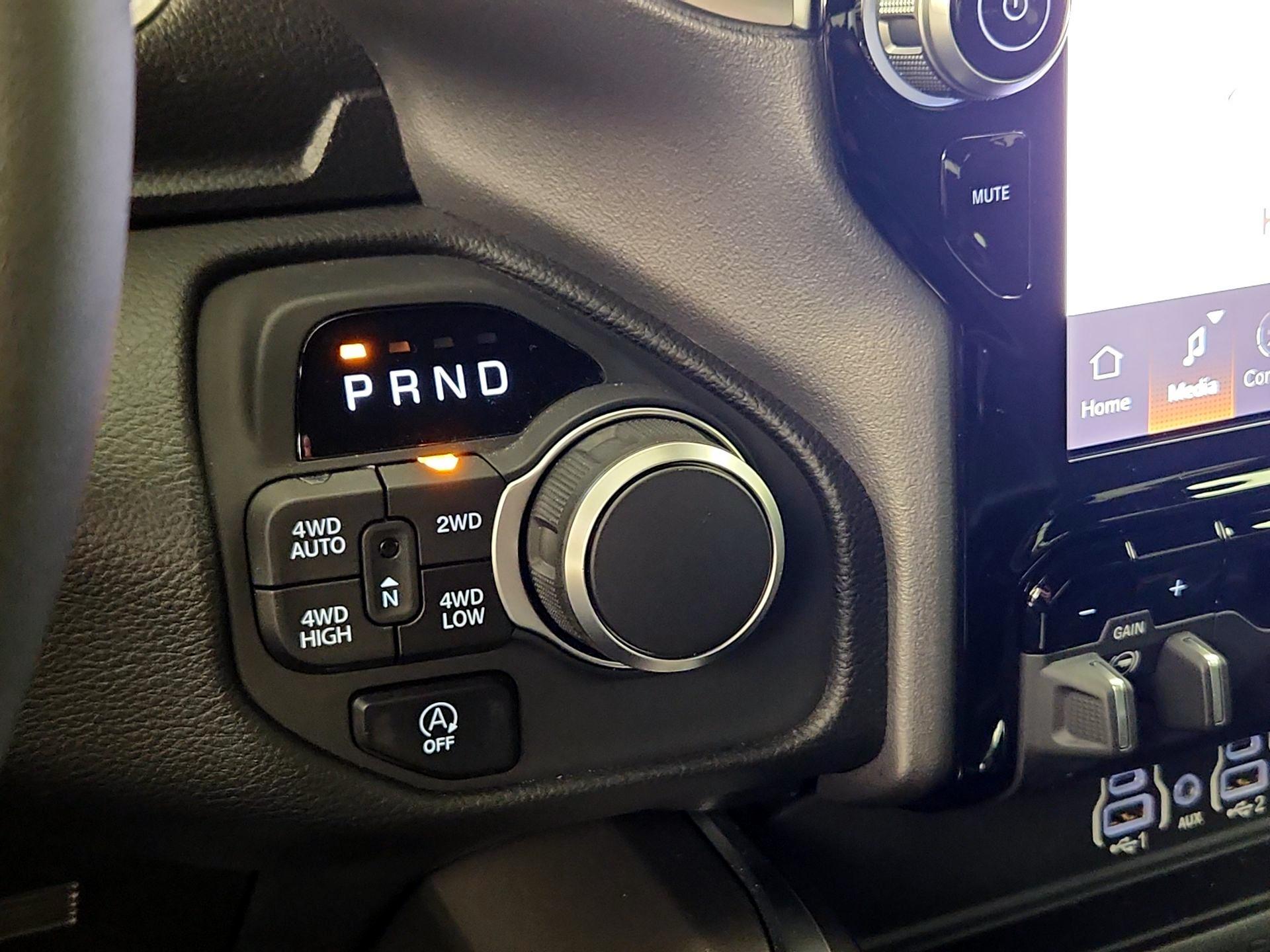 Thumbnail: 2025 RAM 1500 - 18