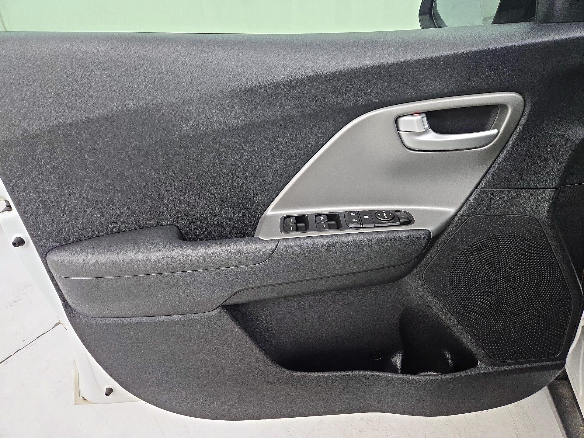 Thumbnail: 2018 Kia Niro - 12