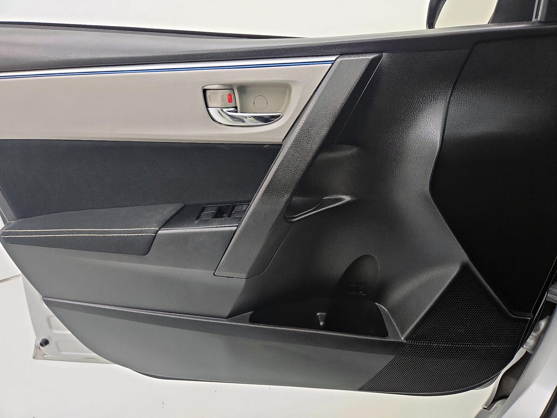 Thumbnail: 2015 Toyota Corolla - 12