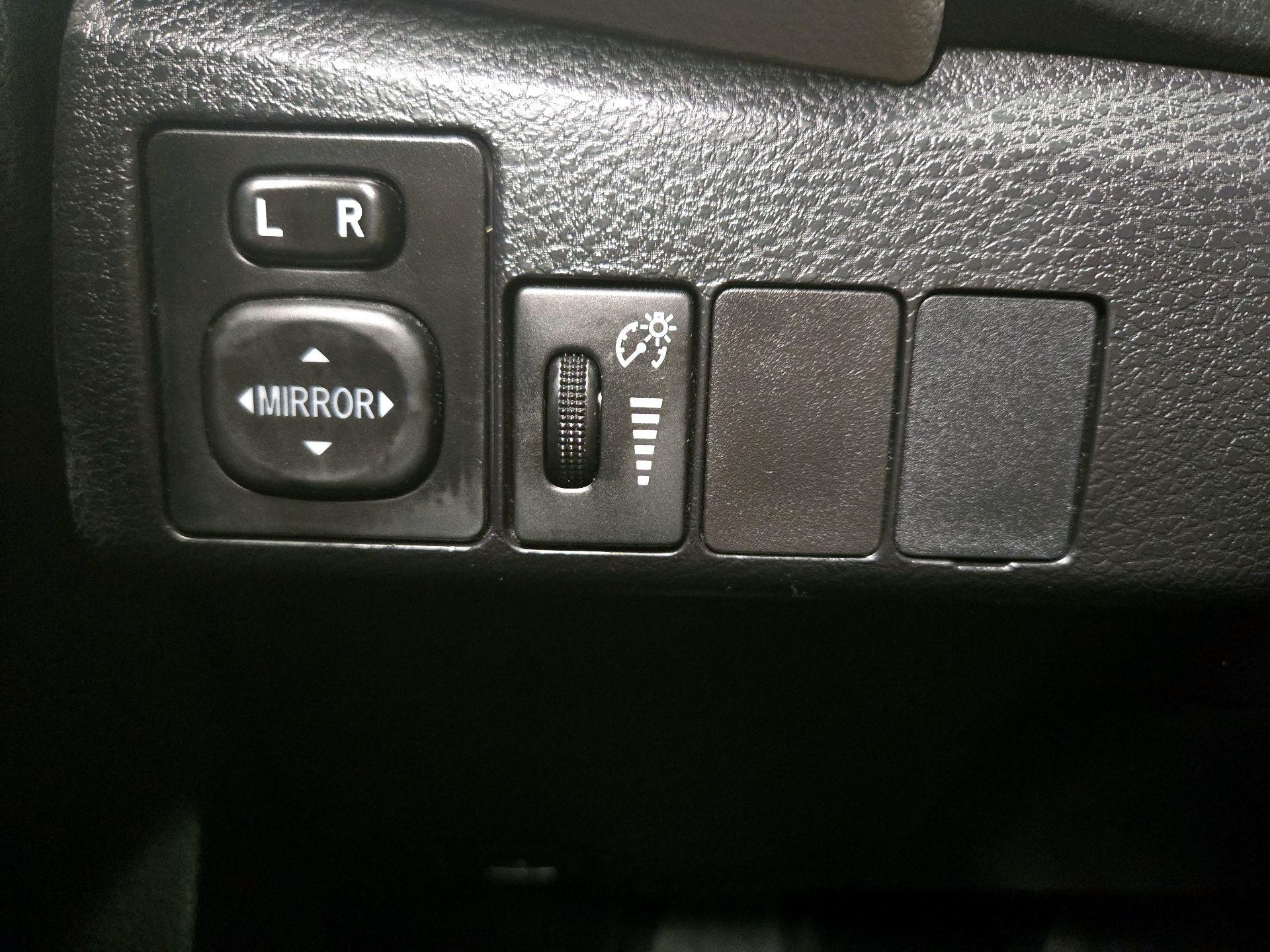 Thumbnail: 2015 Toyota Corolla - 13