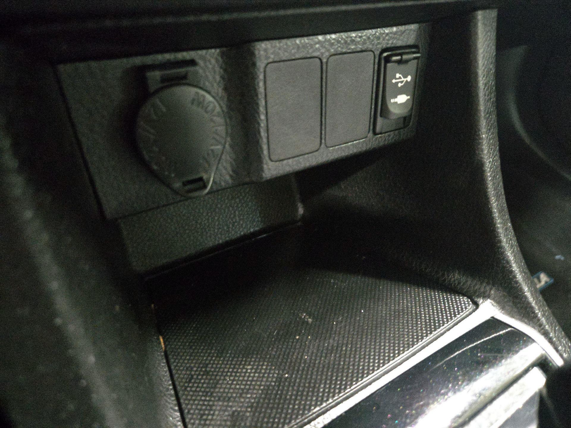 Thumbnail: 2015 Toyota Corolla - 18