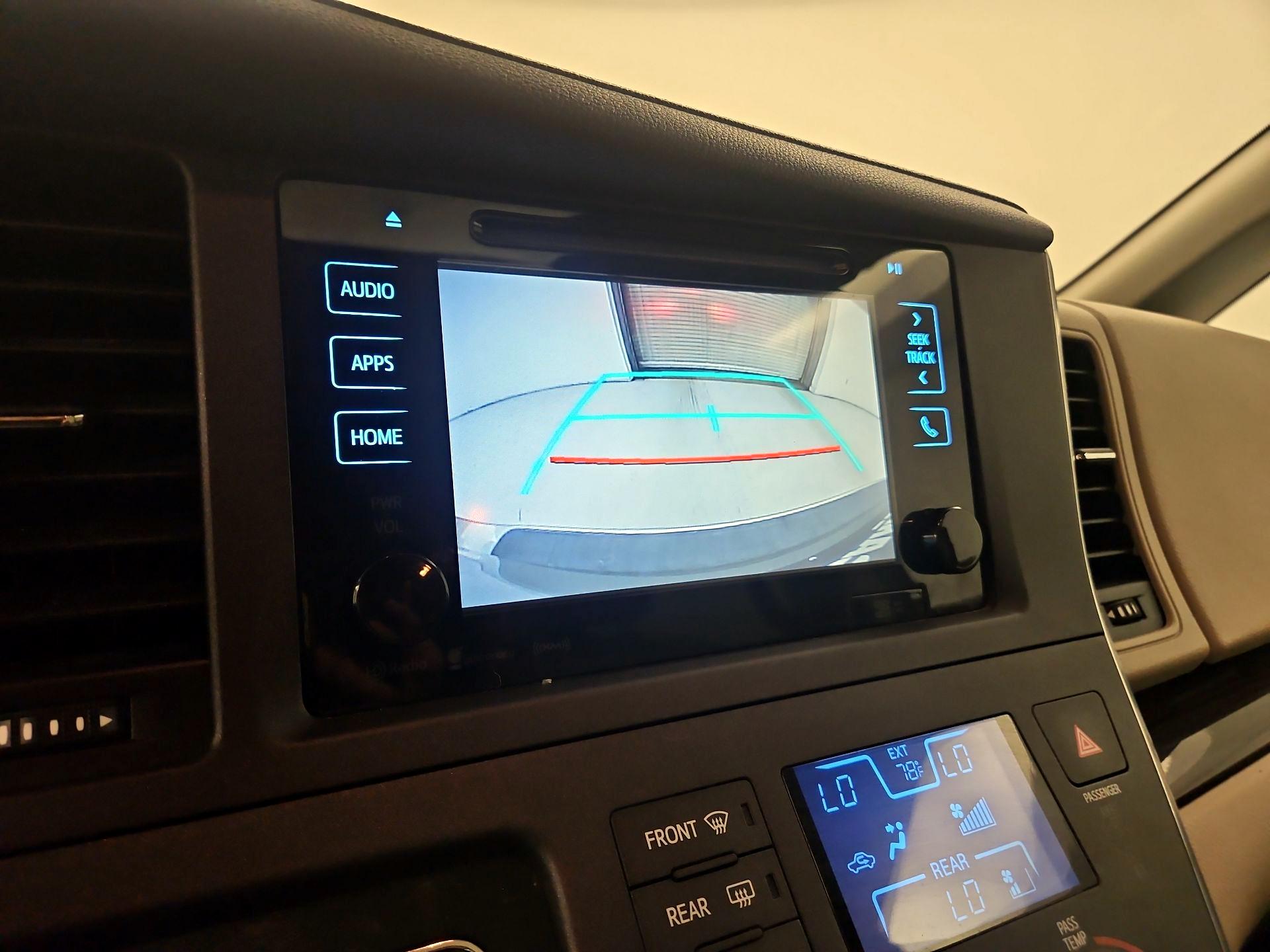 Thumbnail: 2016 Toyota Sienna - 12