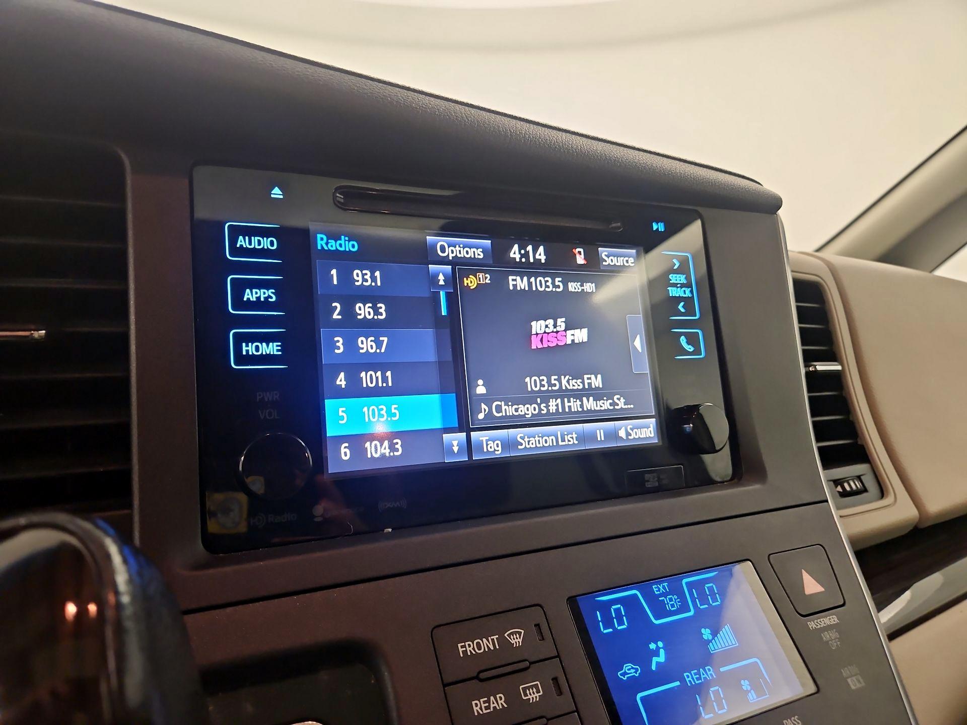 Thumbnail: 2016 Toyota Sienna - 13