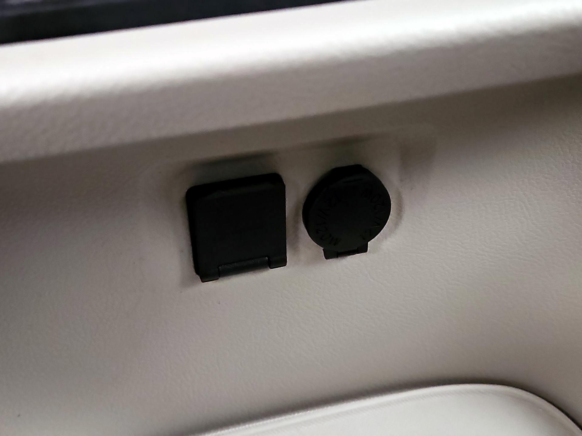 Thumbnail: 2016 Toyota Sienna - 16