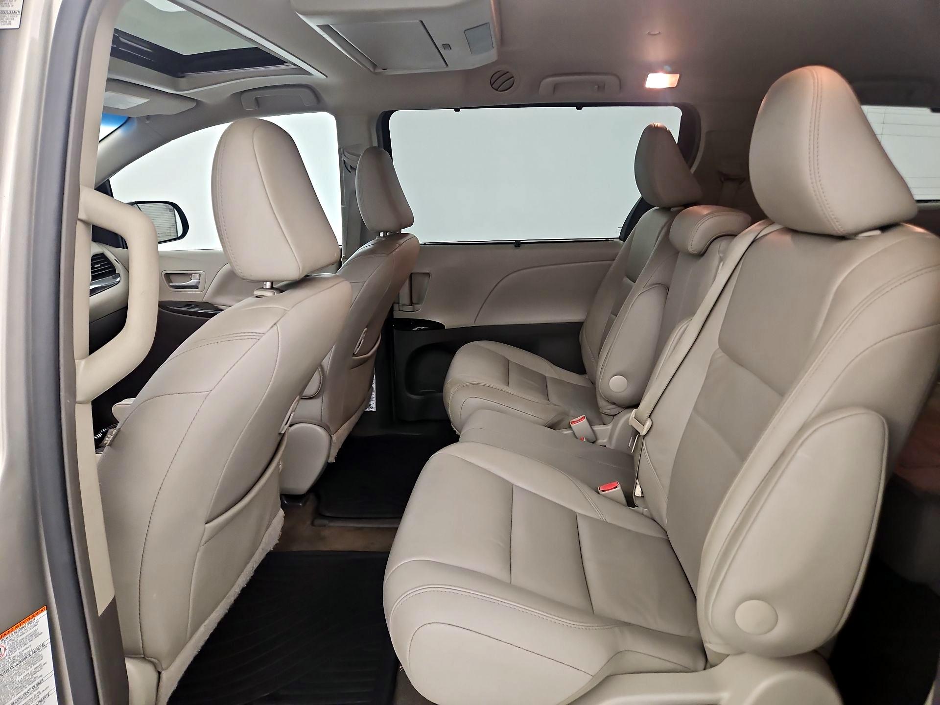 Thumbnail: 2016 Toyota Sienna - 18