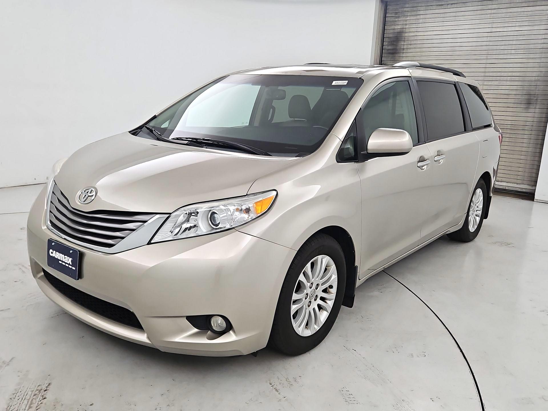 Thumbnail: 2016 Toyota Sienna - 3