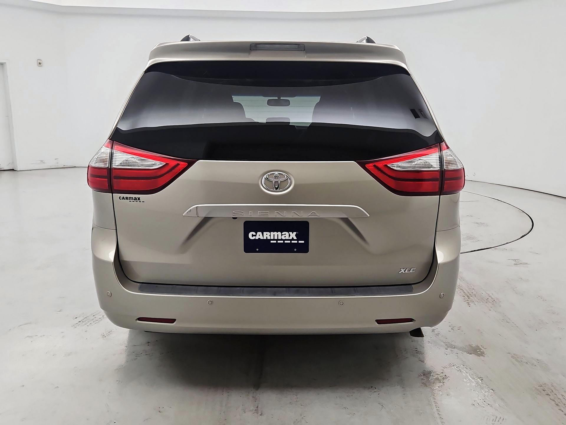 Thumbnail: 2016 Toyota Sienna - 6