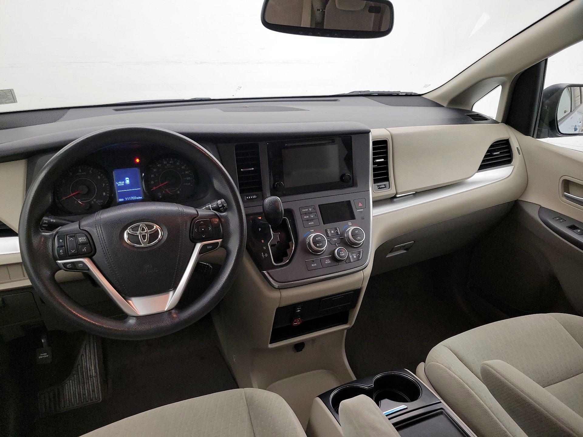 Thumbnail: 2015 Toyota Sienna - 9