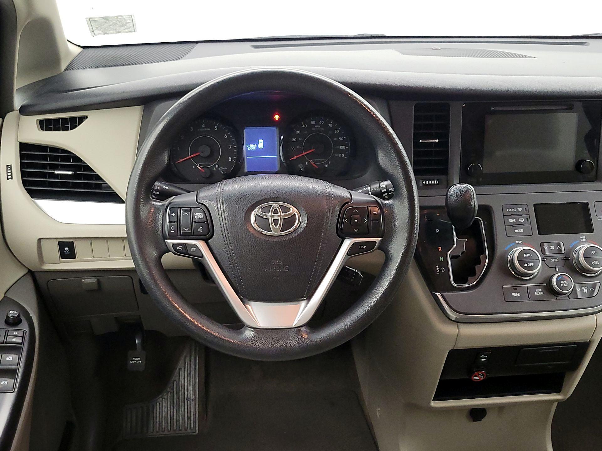 Thumbnail: 2015 Toyota Sienna - 10