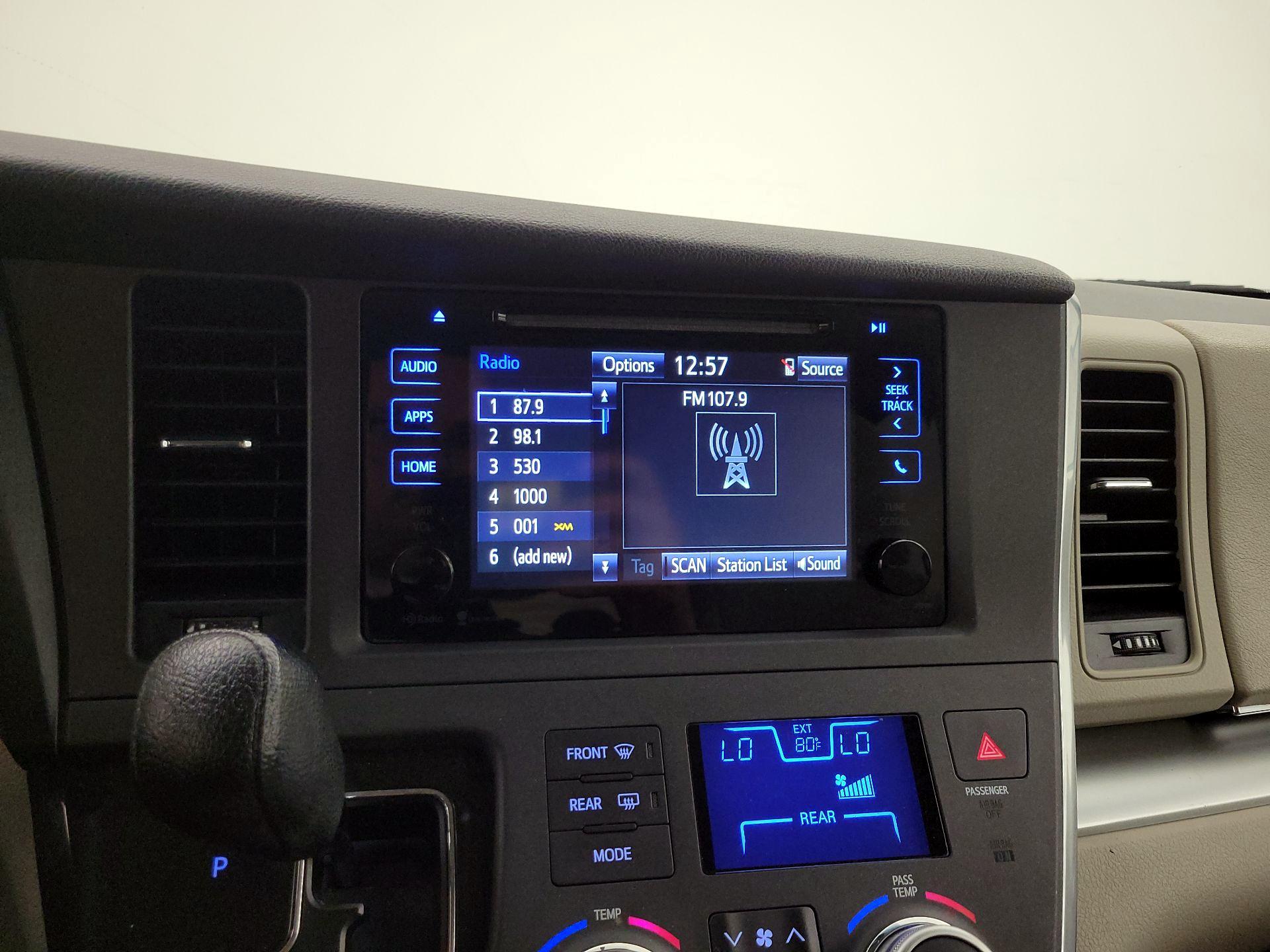 Thumbnail: 2015 Toyota Sienna - 15