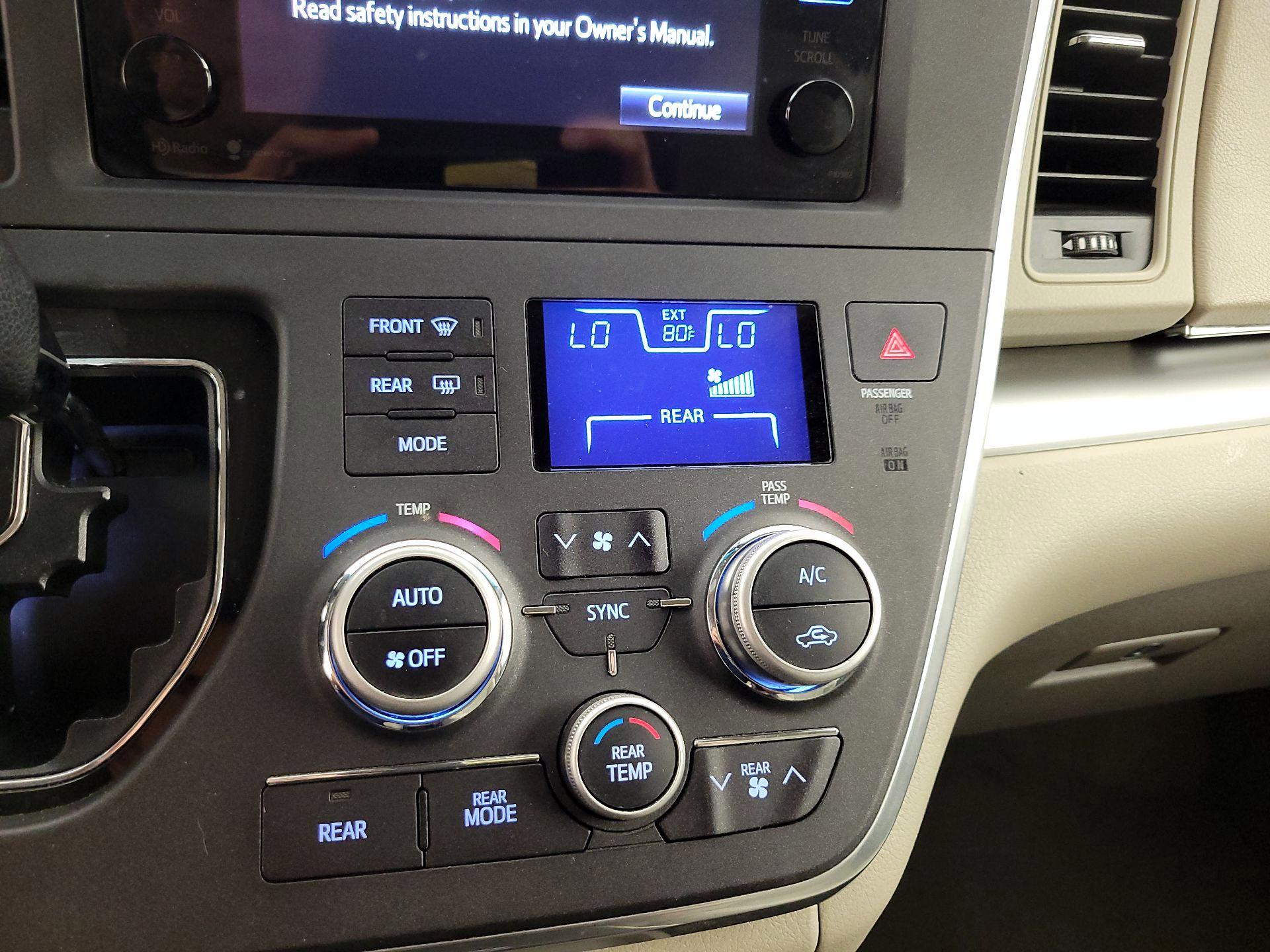 Thumbnail: 2015 Toyota Sienna - 16