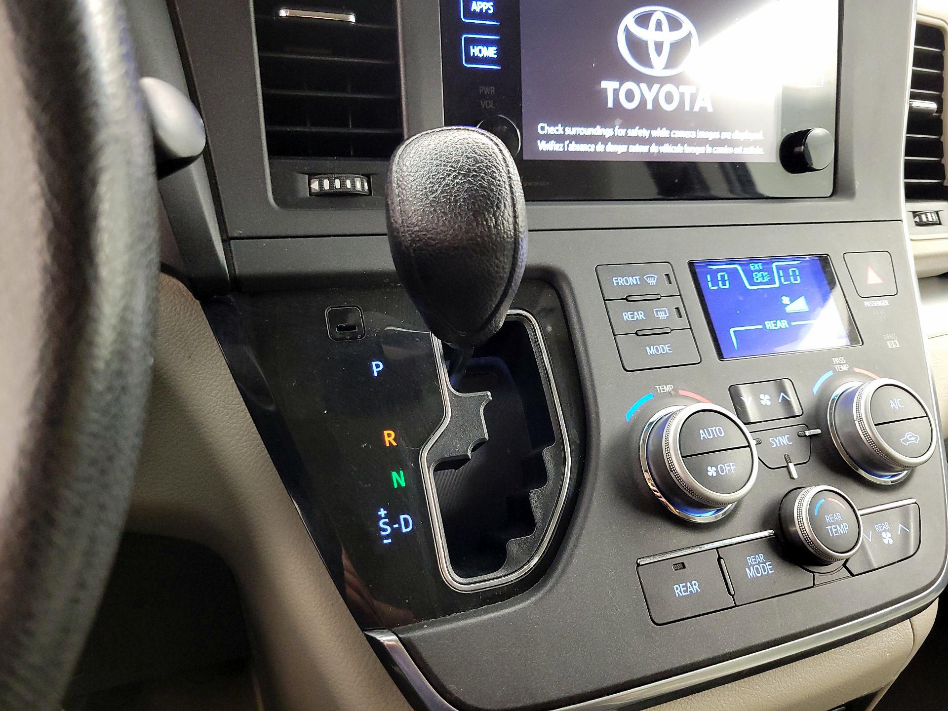 Thumbnail: 2015 Toyota Sienna - 17