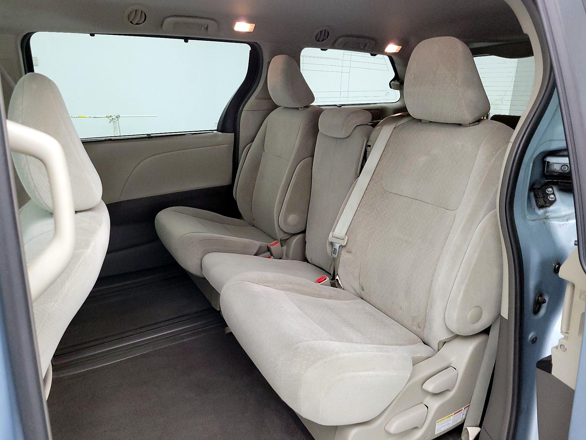 Thumbnail: 2015 Toyota Sienna - 18