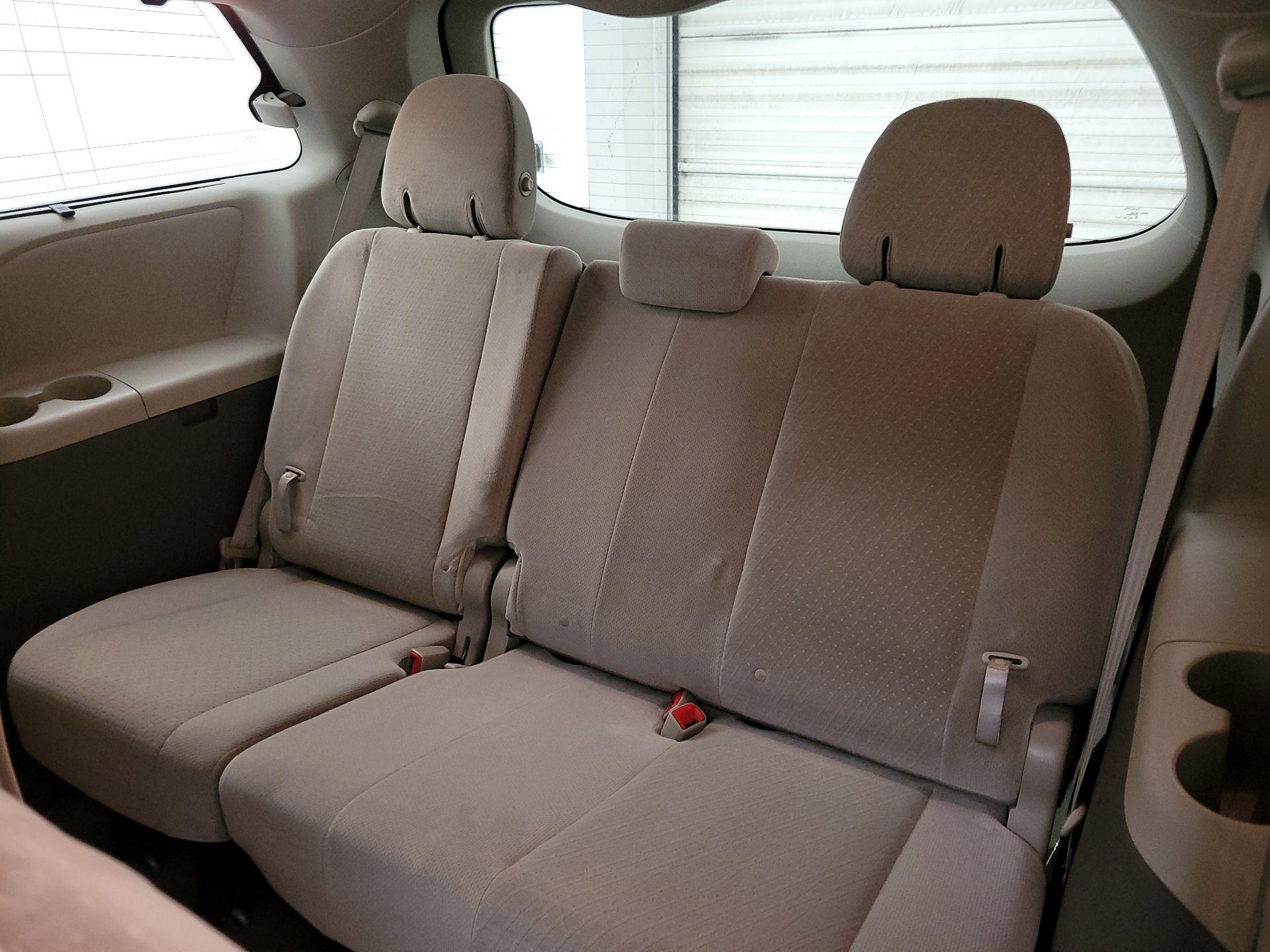 Thumbnail: 2015 Toyota Sienna - 19