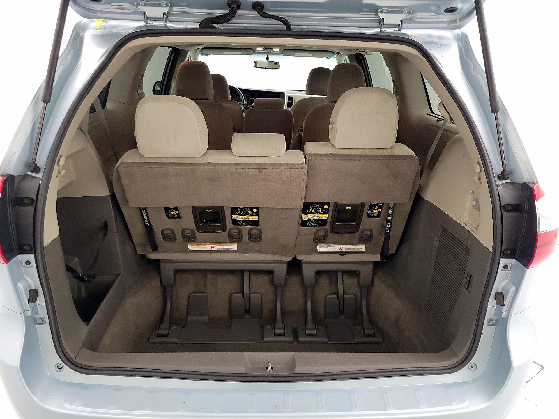 Thumbnail: 2015 Toyota Sienna - 20