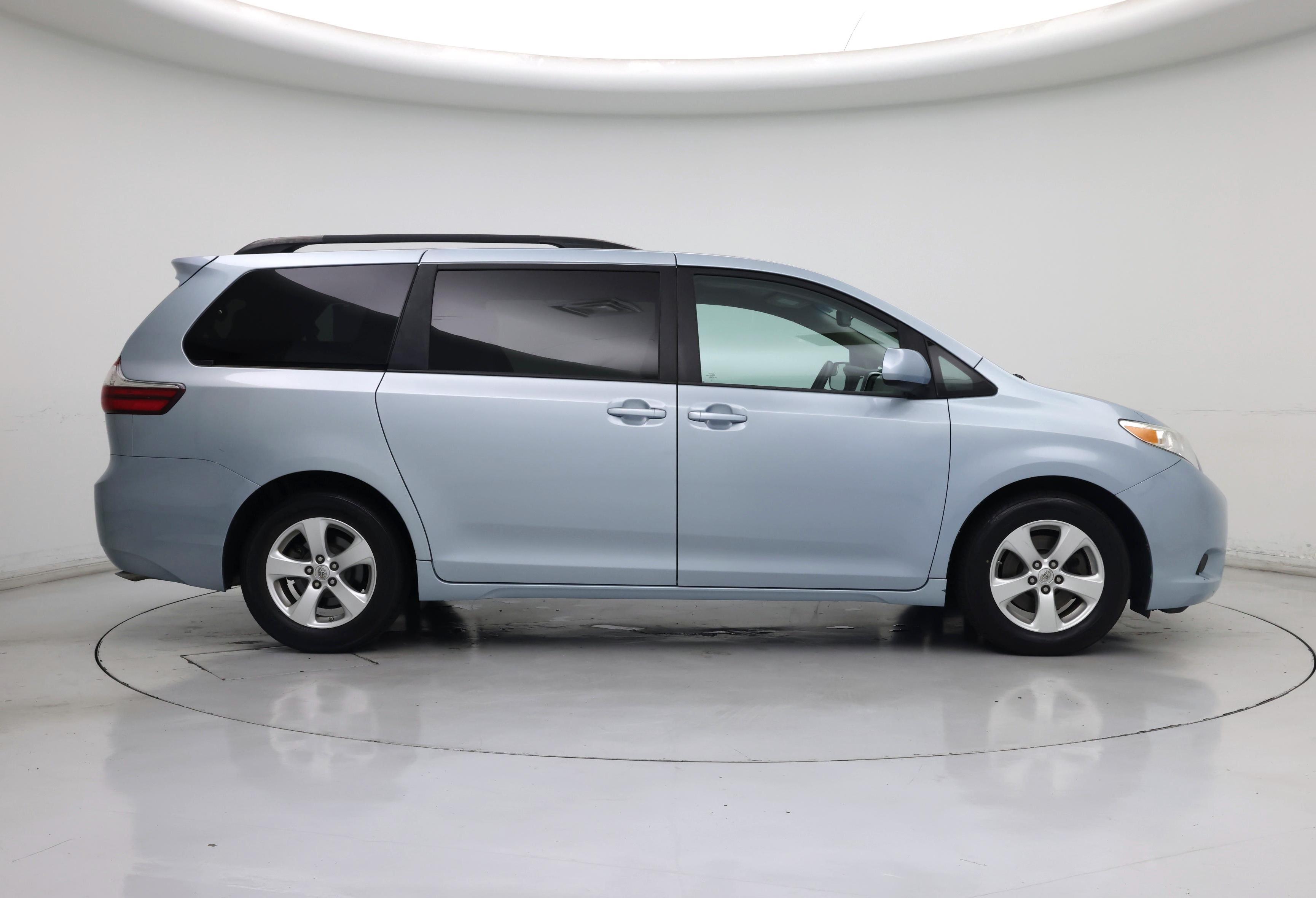 Thumbnail: 2015 Toyota Sienna - 7