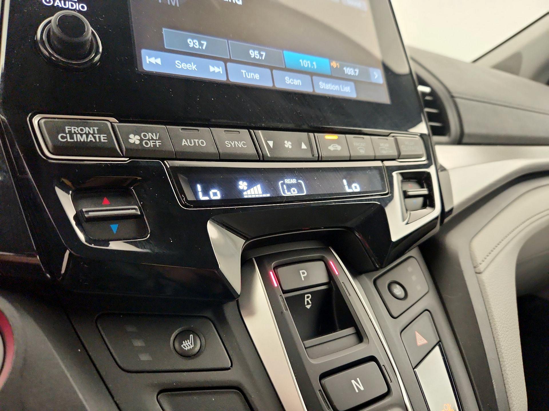 Thumbnail: 2018 Honda Odyssey - 17