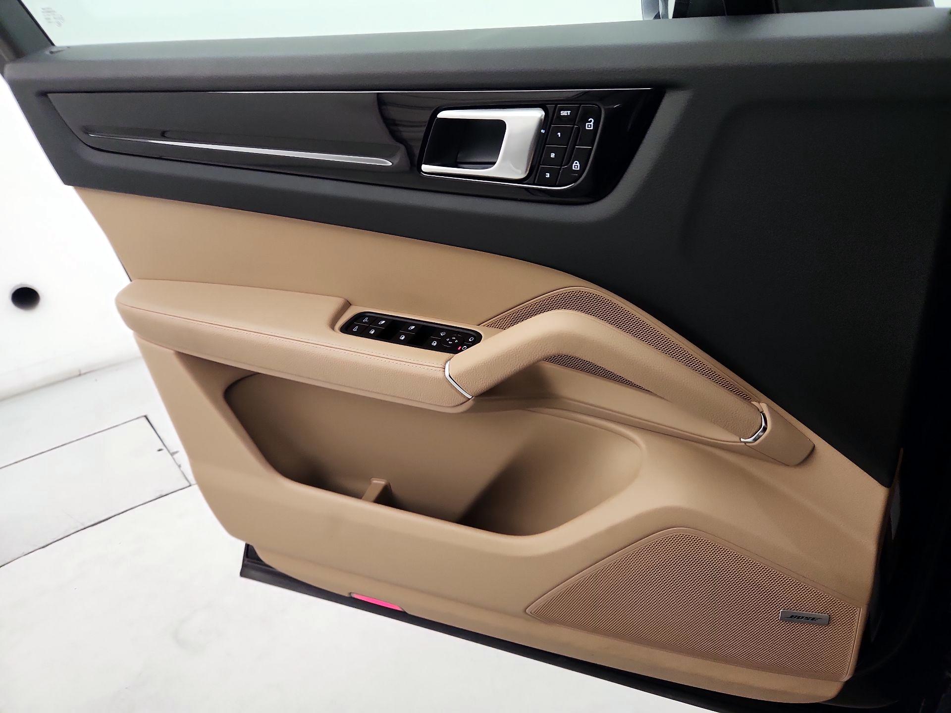 Thumbnail: 2020 Porsche Cayenne - 12