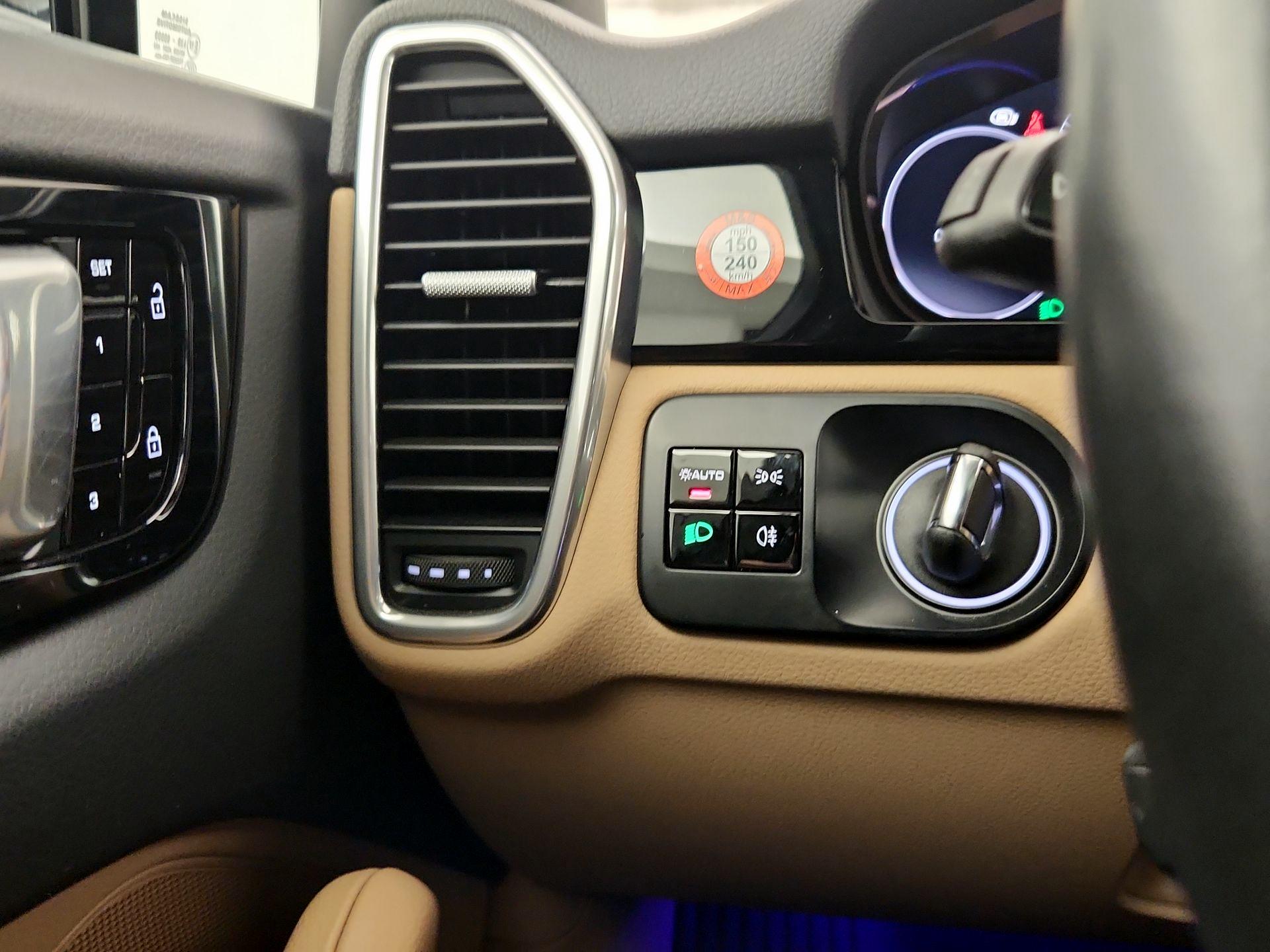 Thumbnail: 2020 Porsche Cayenne - 13