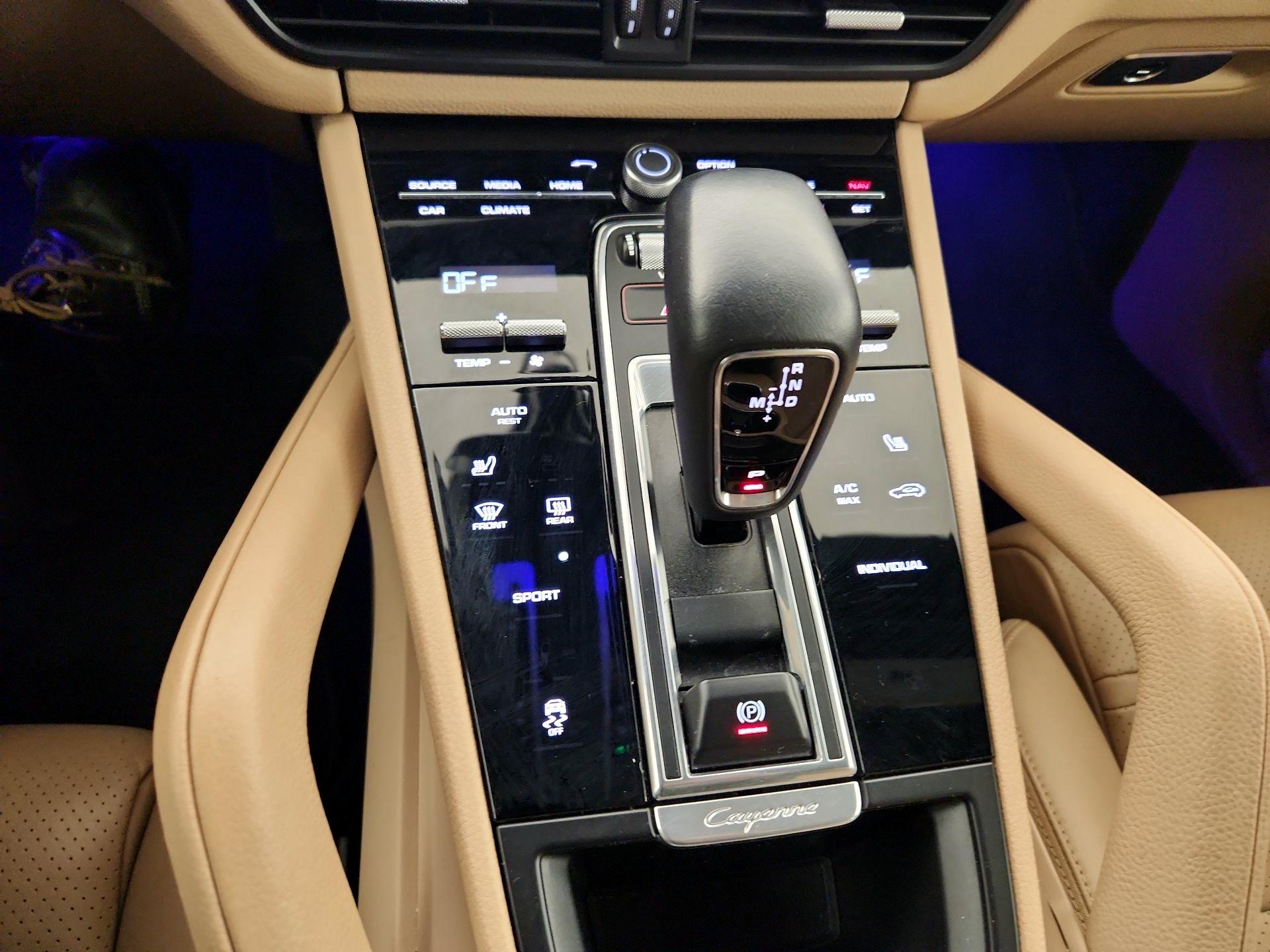 Thumbnail: 2020 Porsche Cayenne - 18