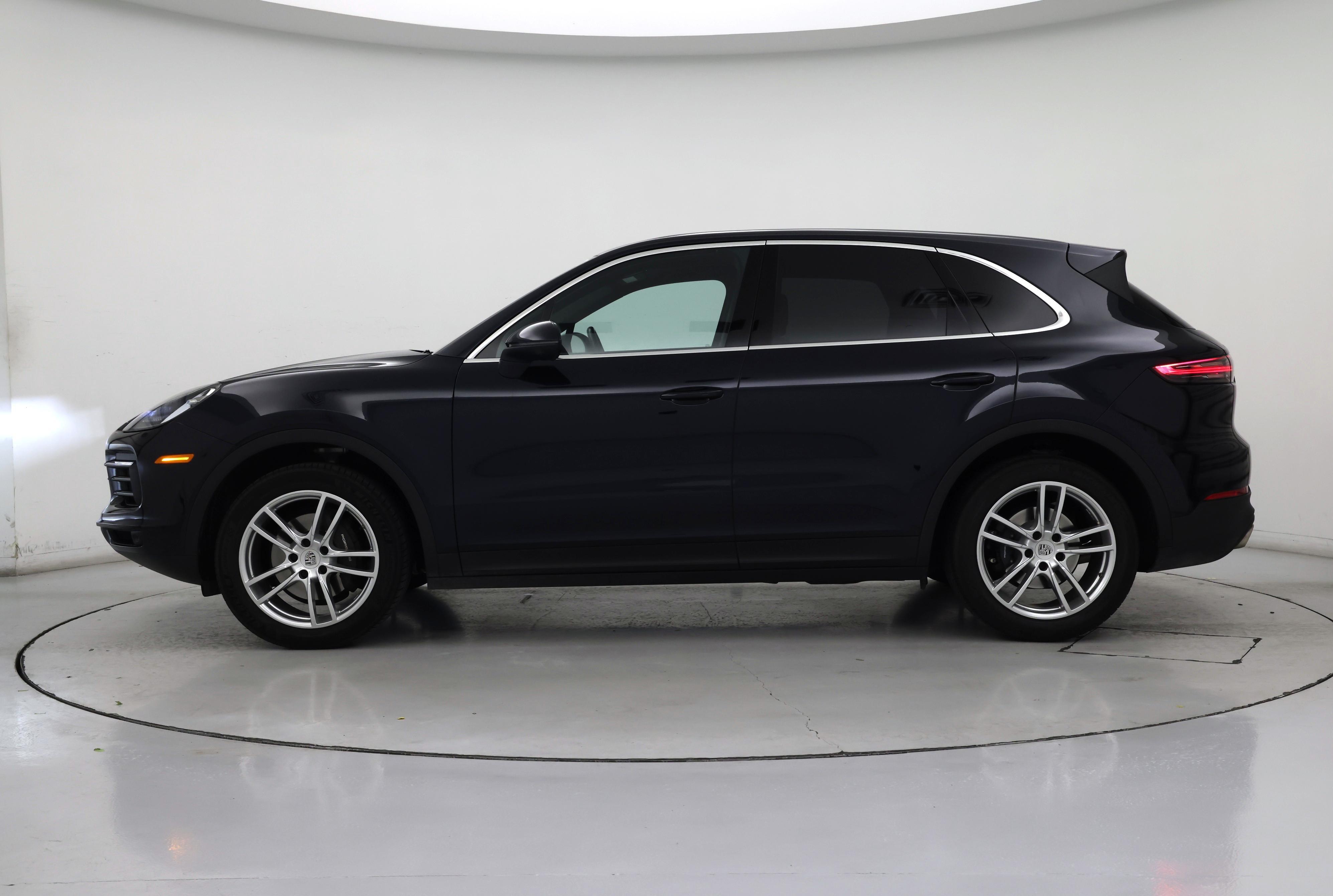 Thumbnail: 2020 Porsche Cayenne - 3